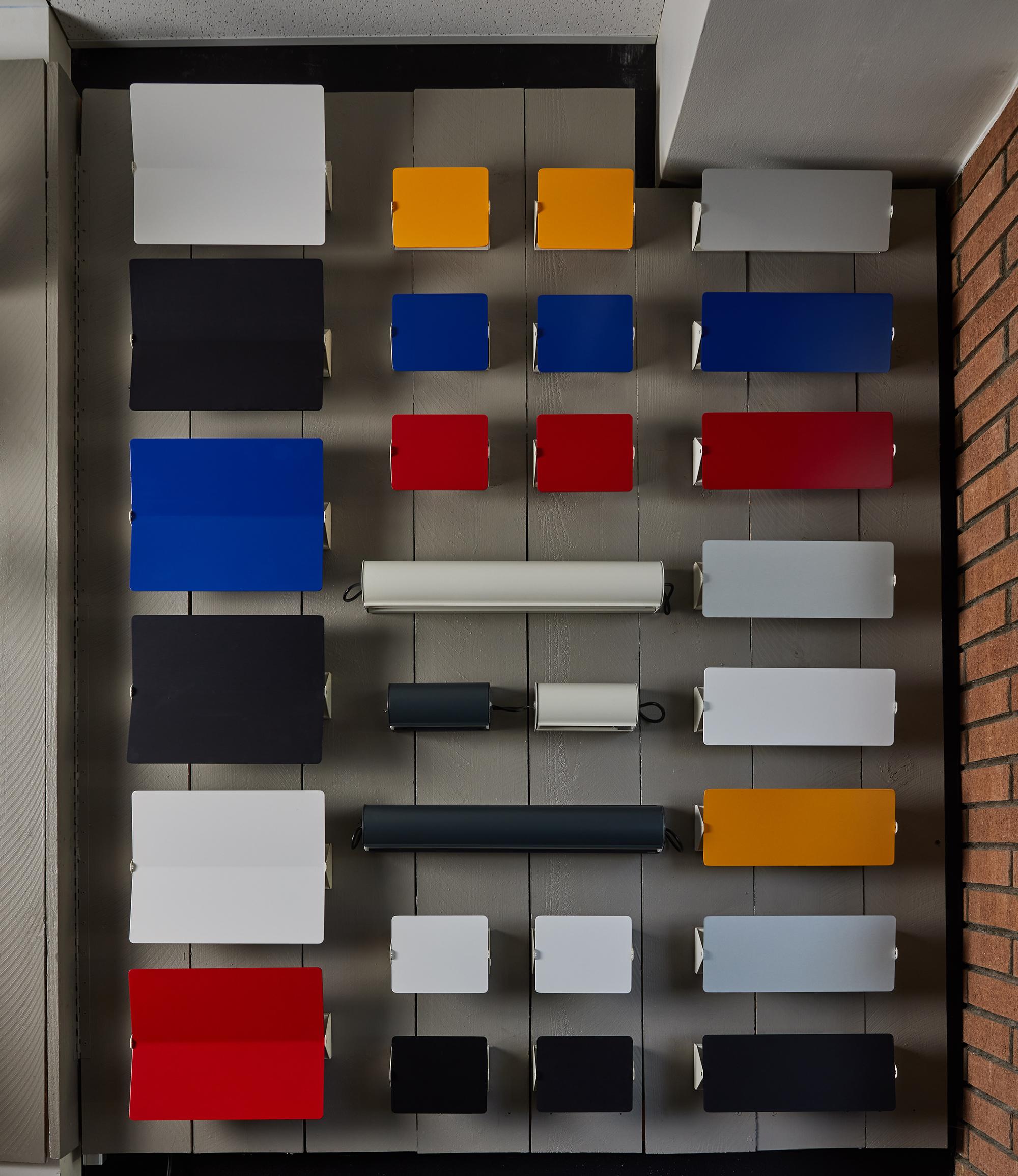 Charlotte Perriand Verspiegelte 'Applique à Volet Pivotant' Wandleuchte im Angebot 13