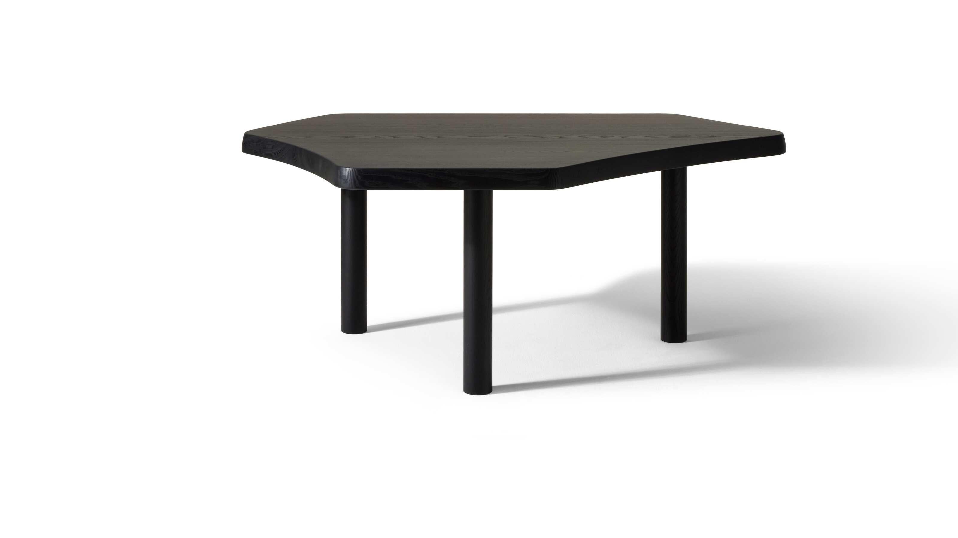 Charlotte Perriand Montparnasse Black Lacquered Wood Free Form Table

Manufactured by Cassina 

REVOLUTION IN FREE-FORM

A six-sided table with an asymmetrical top that, in 1938, opened an innovative chapter in the history of design.

Designed by