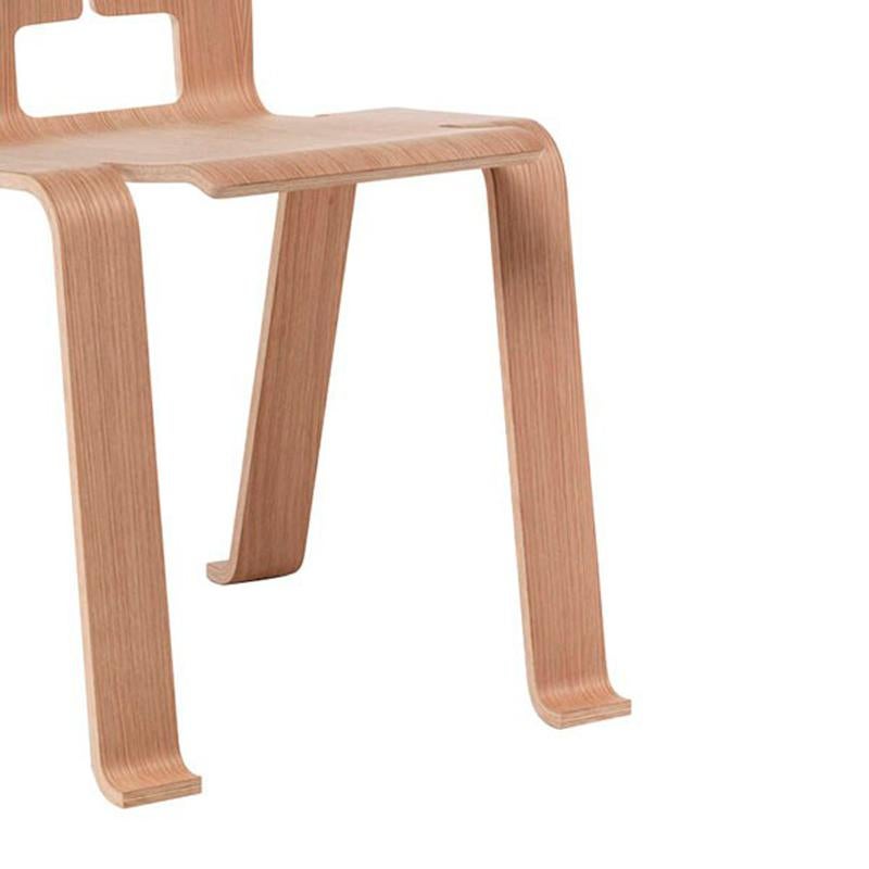 Stuhl, entworfen von Charlotte Perriand im Jahr 1954. 2009 von Cassina neu aufgelegt.
Hergestellt von Cassina in Italien.

Mit dem Stuhl Ombra Tokyo schuf Charlotte Perriand ein ikonisches Stück von großer visueller Anziehungskraft und exquisiter