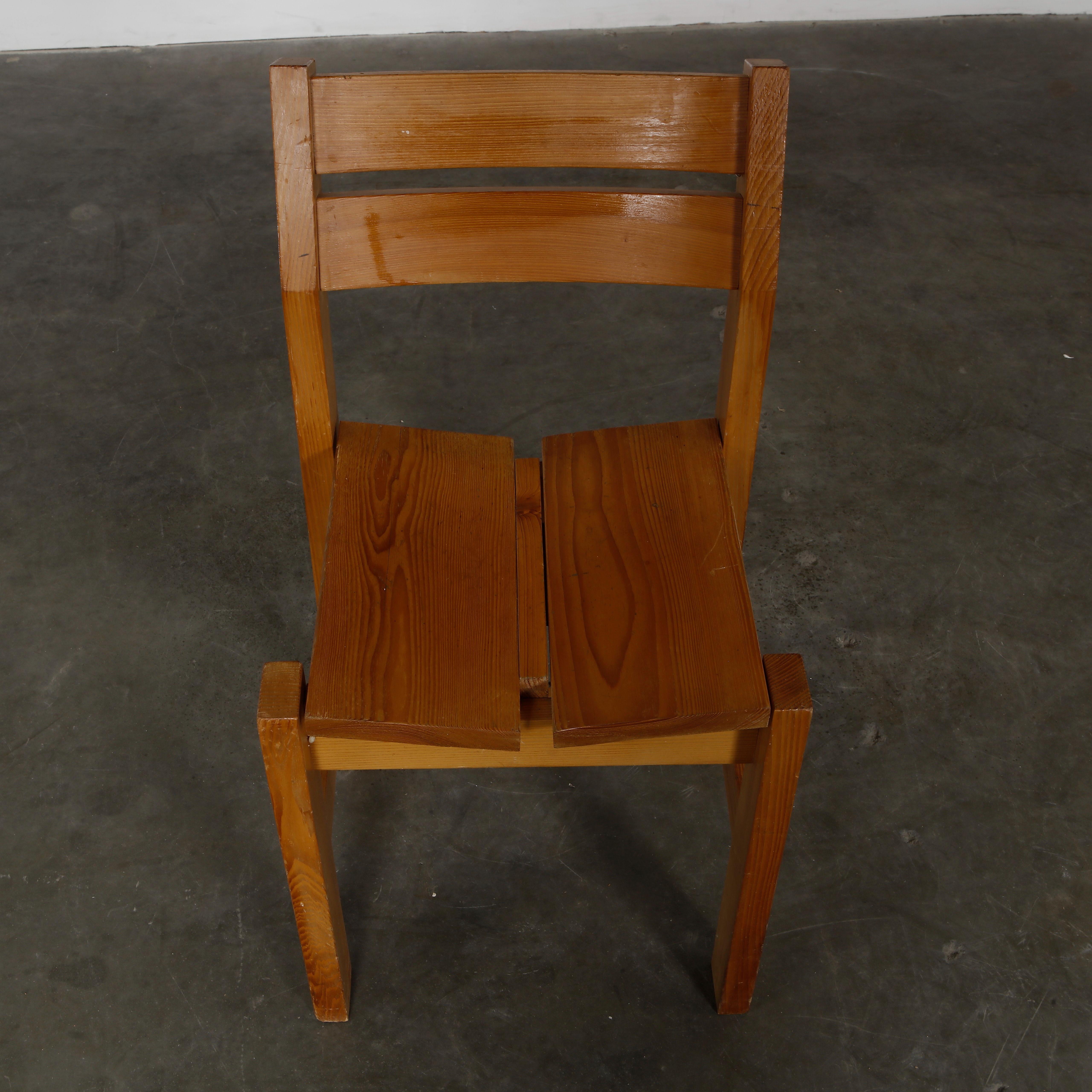 Charlotte Perriand, Pair of Pine Chairs for Les Arcs 1600, 1960s For Sale 4