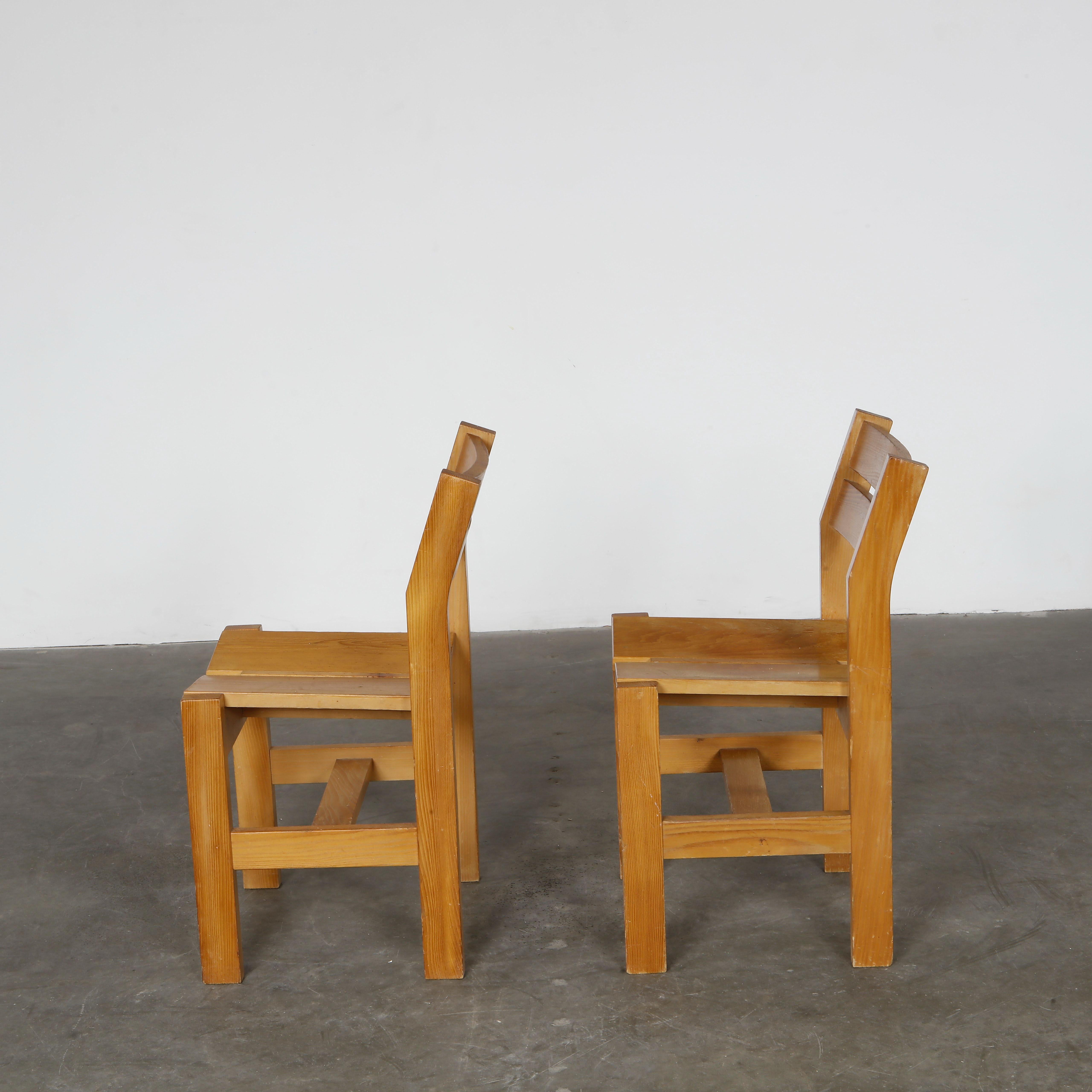 Mid-Century Modern Charlotte Perriand, Pair of Pine Chairs for Les Arcs 1600, 1960s For Sale