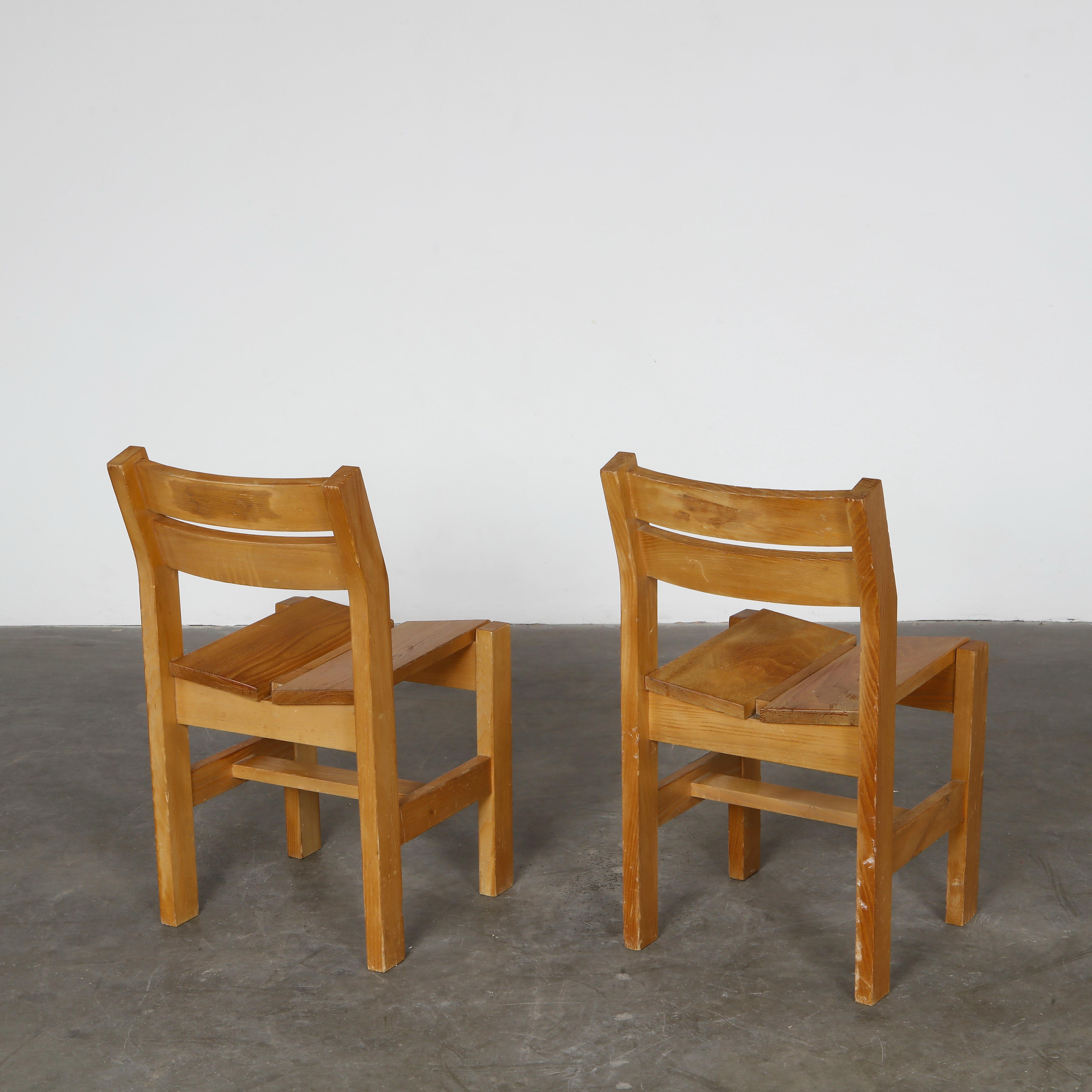 Mid-20th Century Charlotte Perriand, Pair of Pine Chairs for Les Arcs 1600, 1960s For Sale