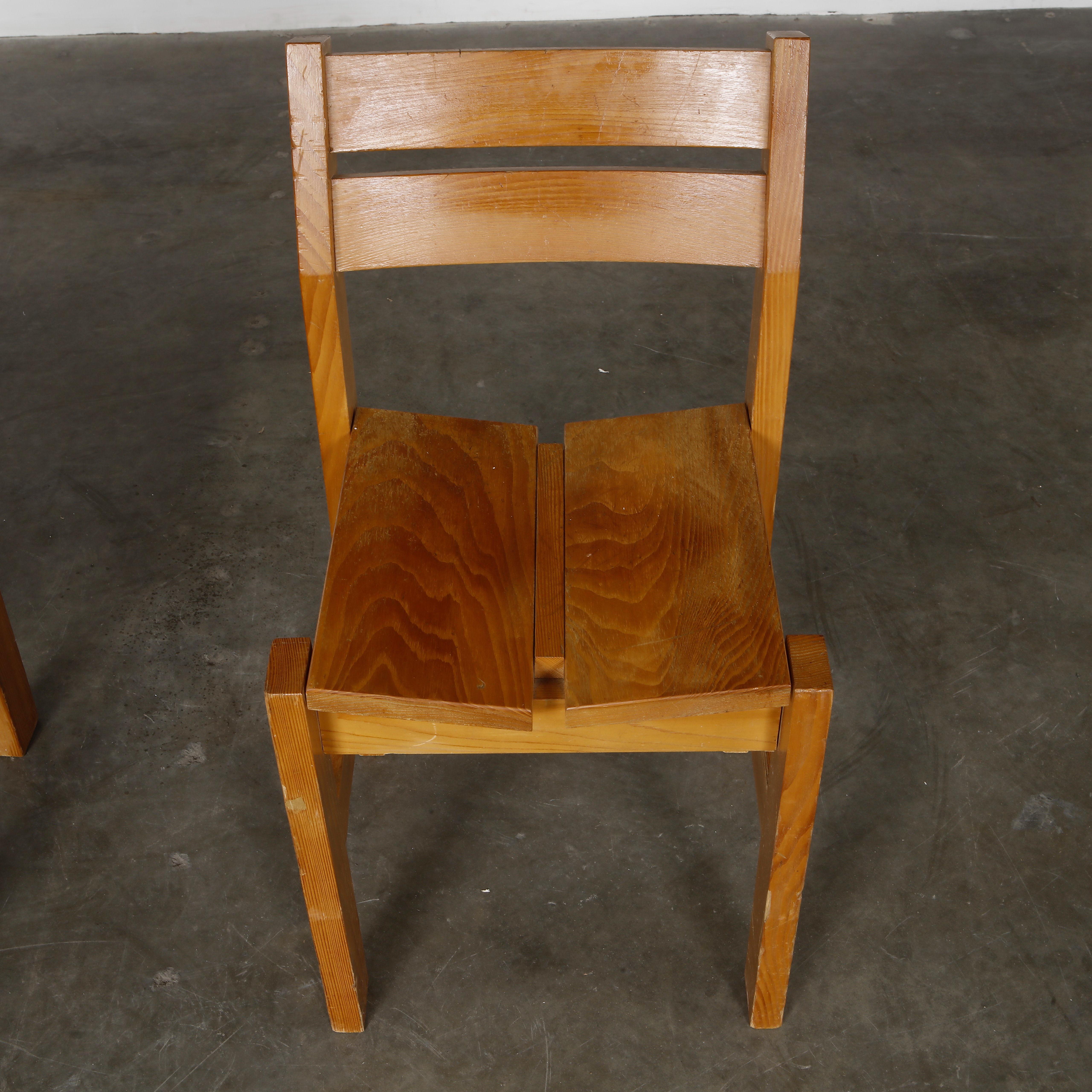 Charlotte Perriand, Pair of Pine Chairs for Les Arcs 1600, 1960s For Sale 3