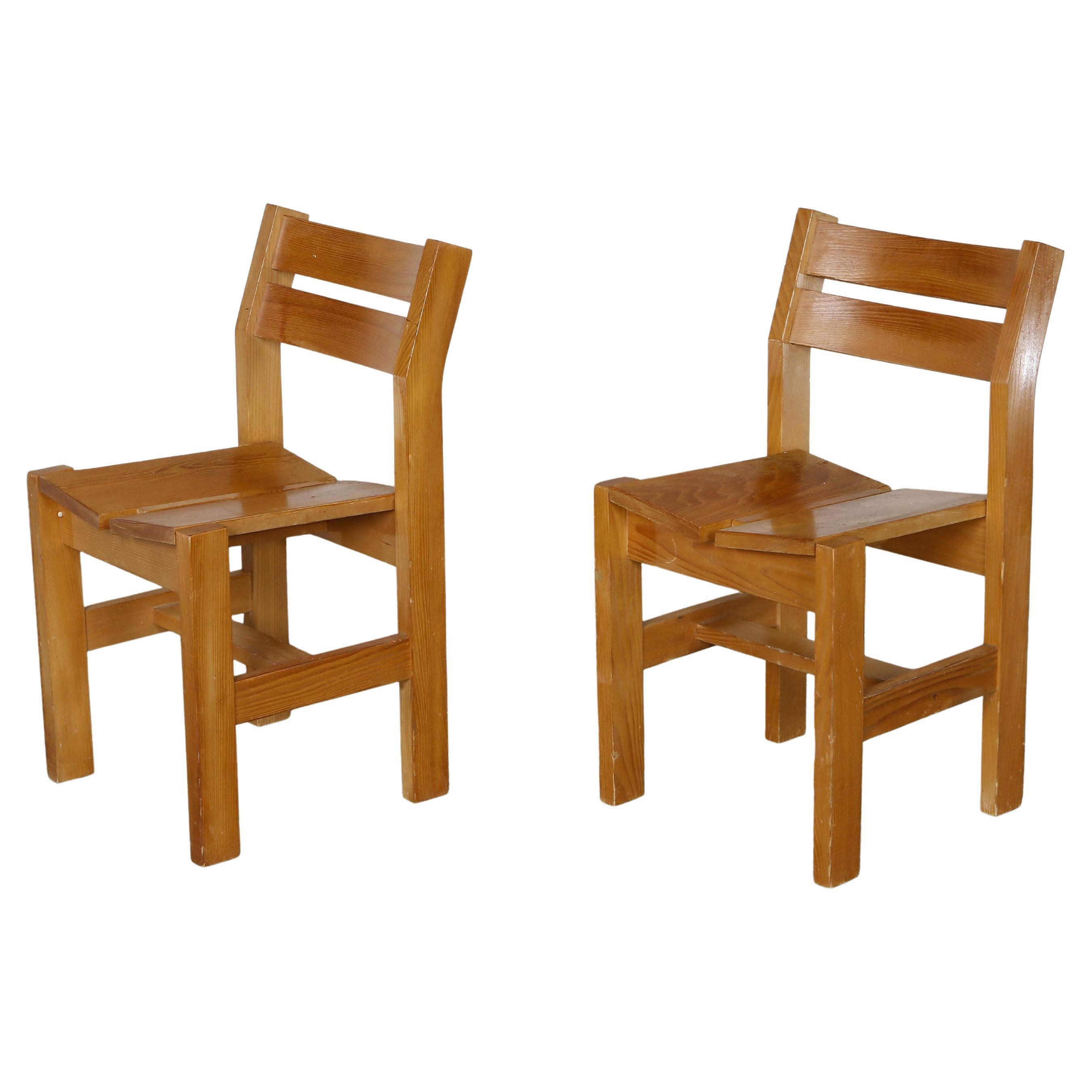 Charlotte Perriand, Pair of Pine Chairs for Les Arcs 1600, 1960s For Sale