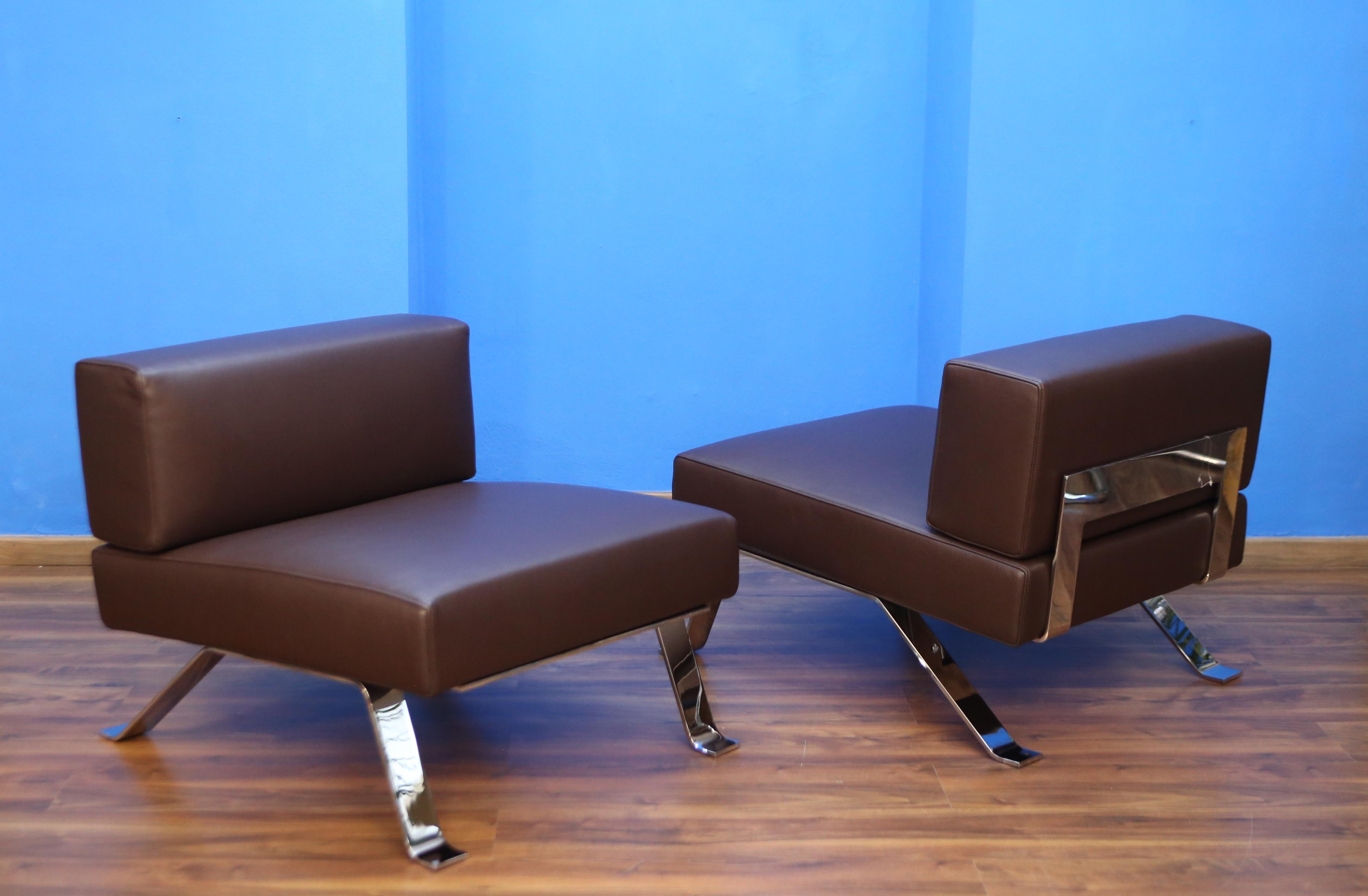 Charlotte Perriand.
Pair of steel and brown leather armchairs.
OMBRA 512 model.
Cassina production in the early 2000s.
Perfect conditions.