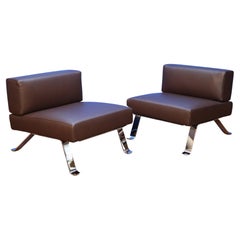Charlotte Perriand Pareja de sillones de acero y cuero marrón. Modelo OMBRA 512.