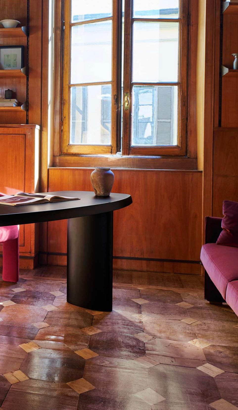 Charlotte Perriand Petit Bureau En Forme Libre Tisch für Cassina im Angebot 9