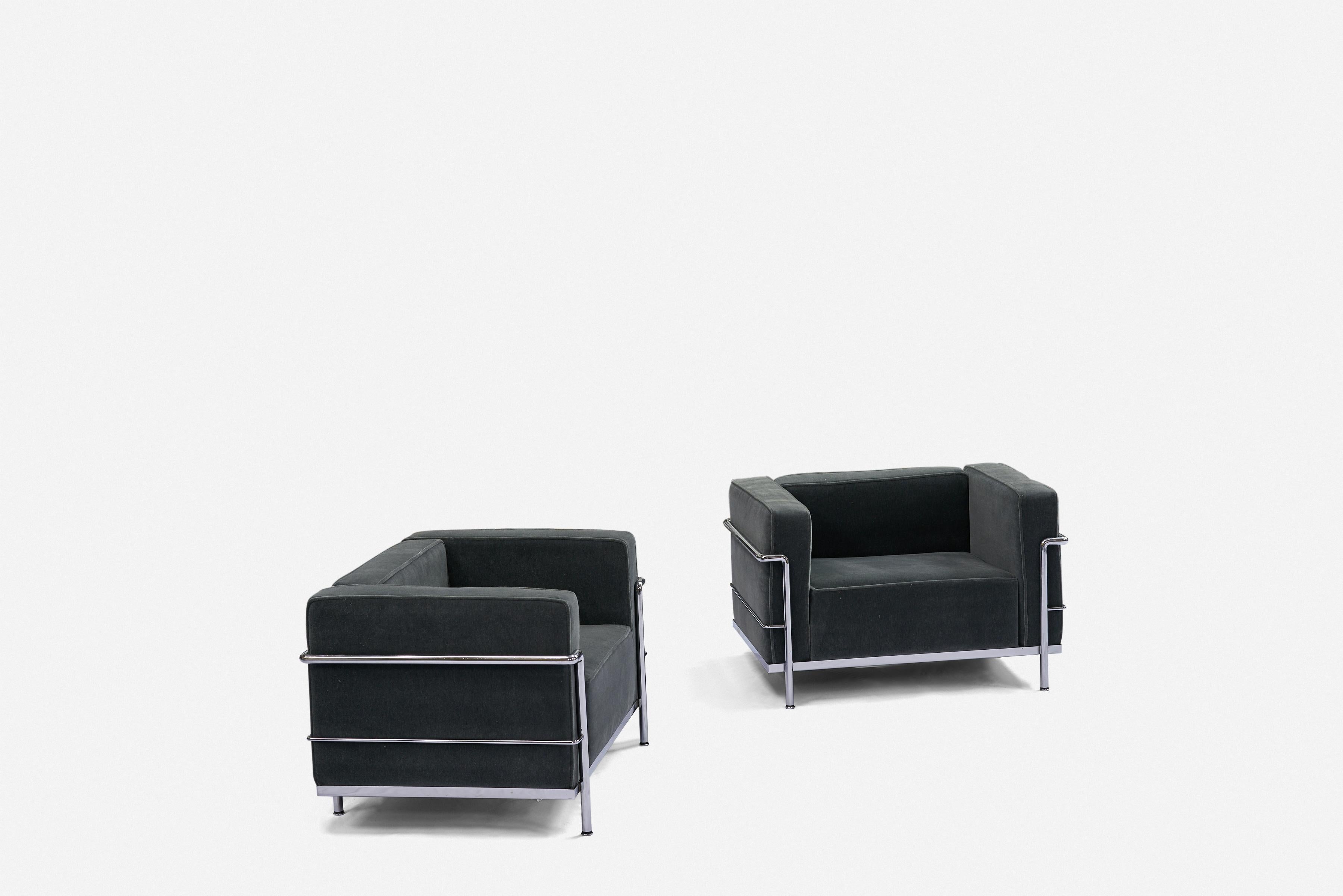 Charlotte Perriand, Pierre Jeanneret und Le Corbusier
LC3 Loungesessel
Cassina
Frankreich / Italien, 1928 / ca. 1995
Mohair, verchromter Stahl
24 h × 39 b × 29 t in