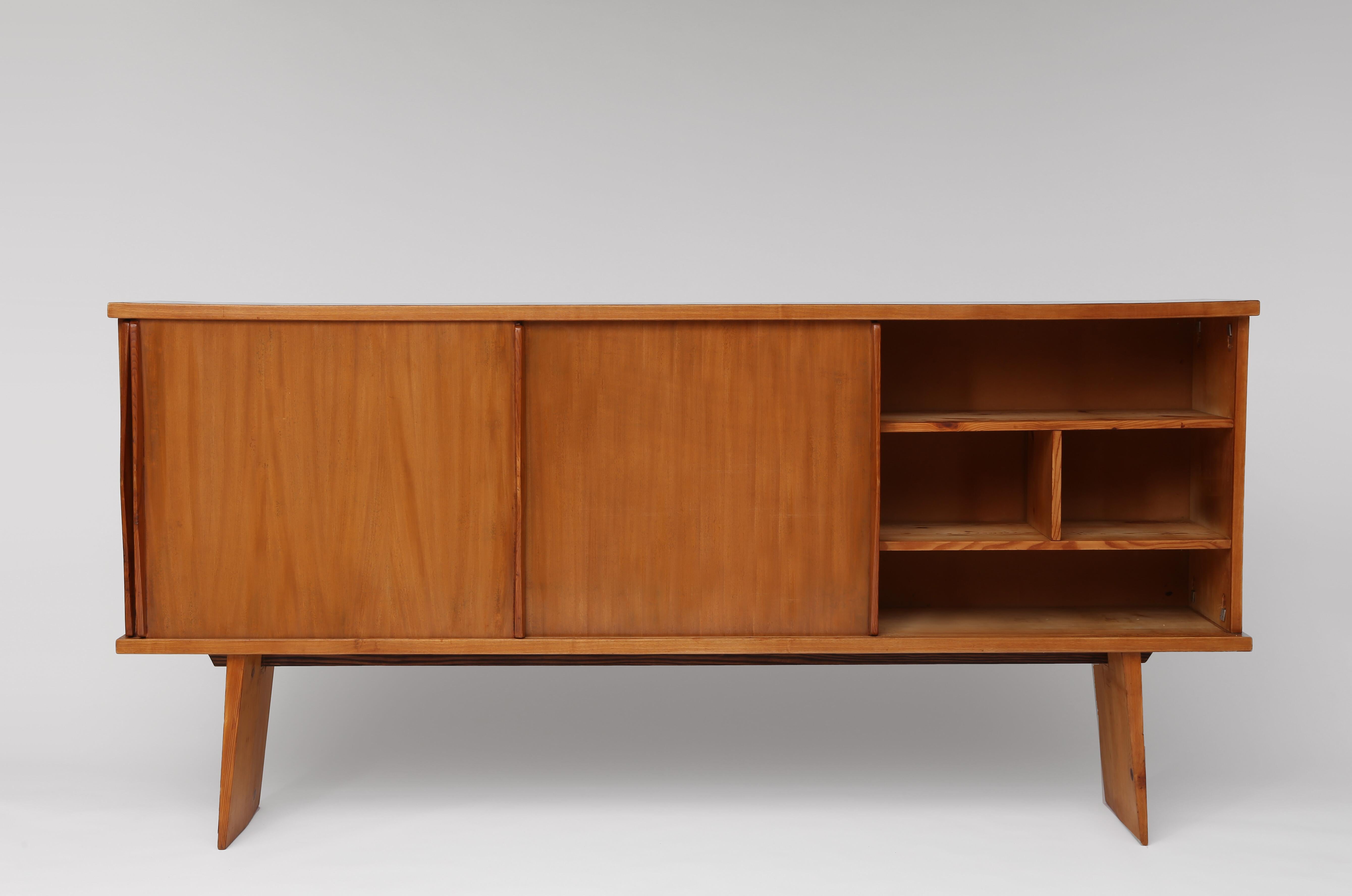 Charlotte Perriand & Pierre Jeanneret
Sideboard 