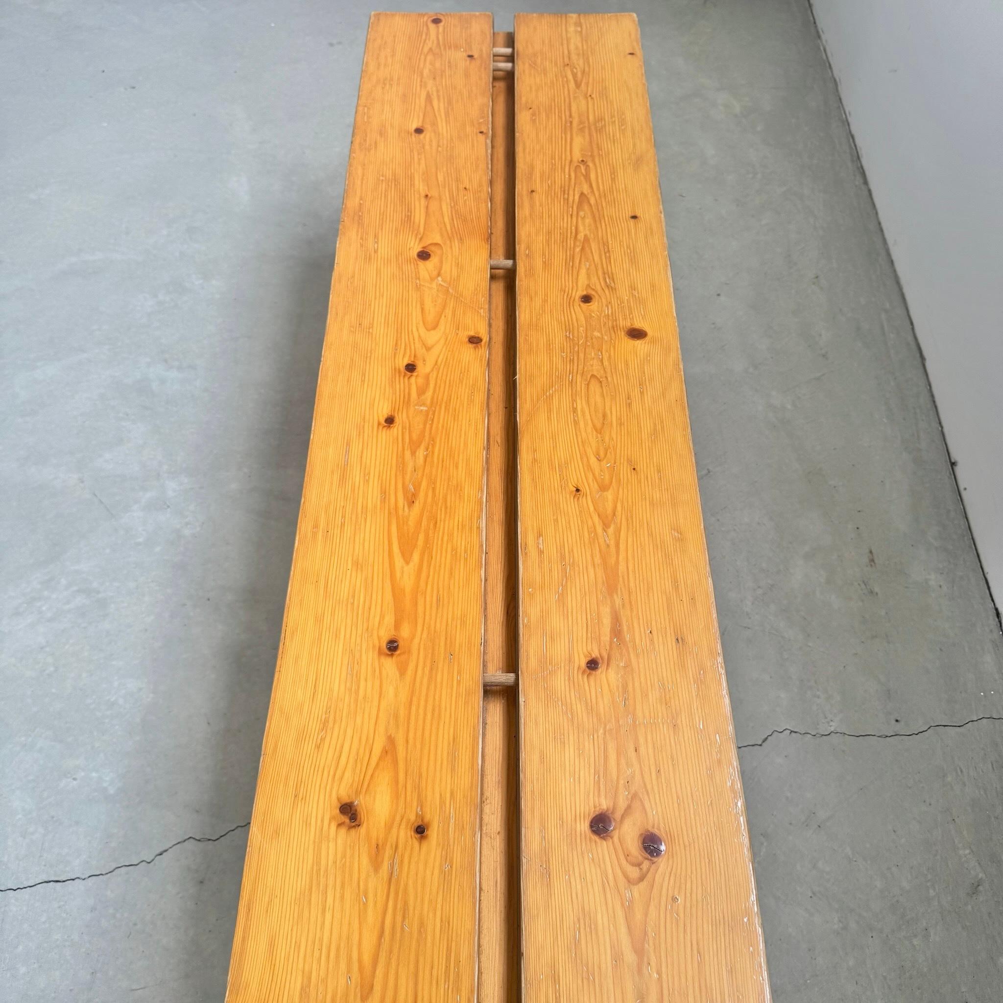 Charlotte Perriand Kiefernholzbank für Les Arcs, Frankreich, 1970er Jahre im Angebot 6