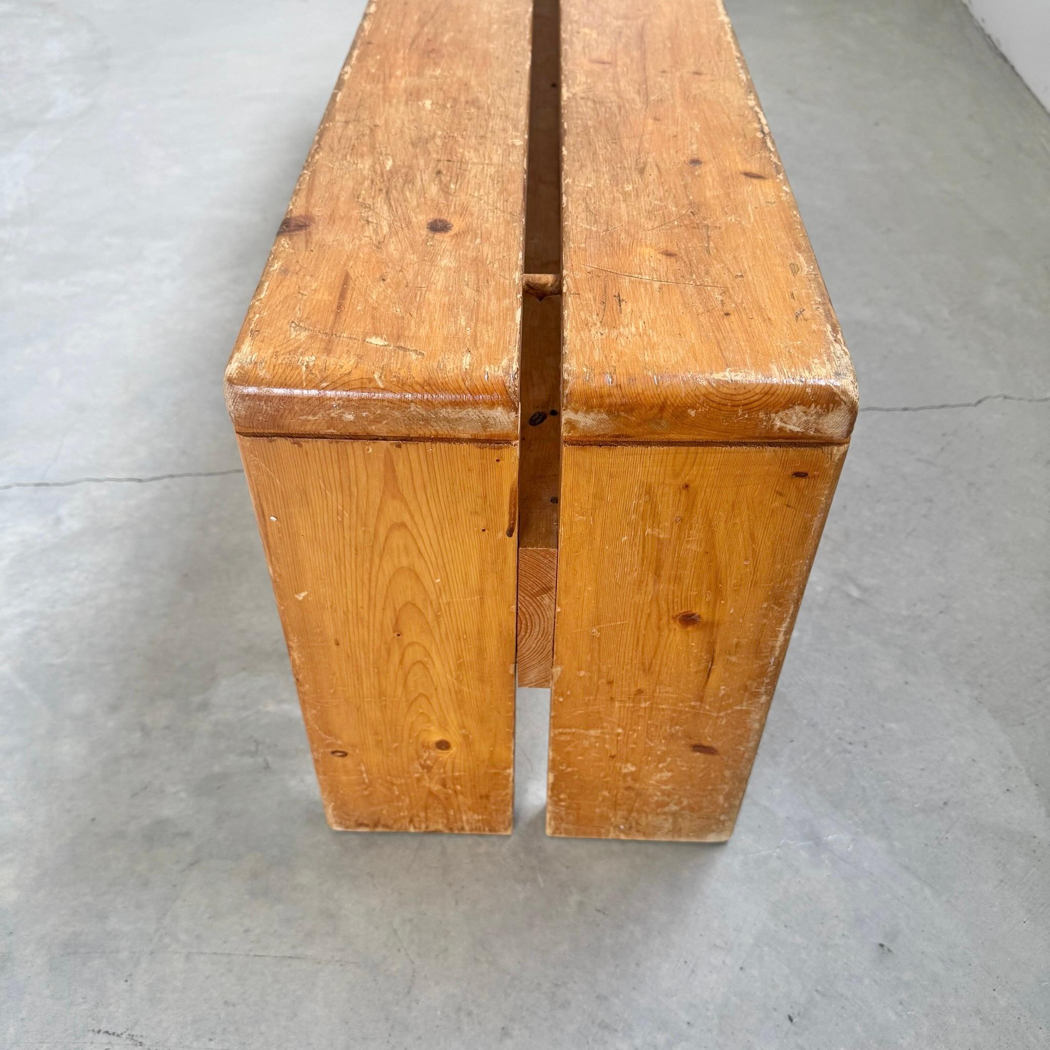 Banco de pino Charlotte Perriand para Les Arcs, años 70 Francia en venta 6