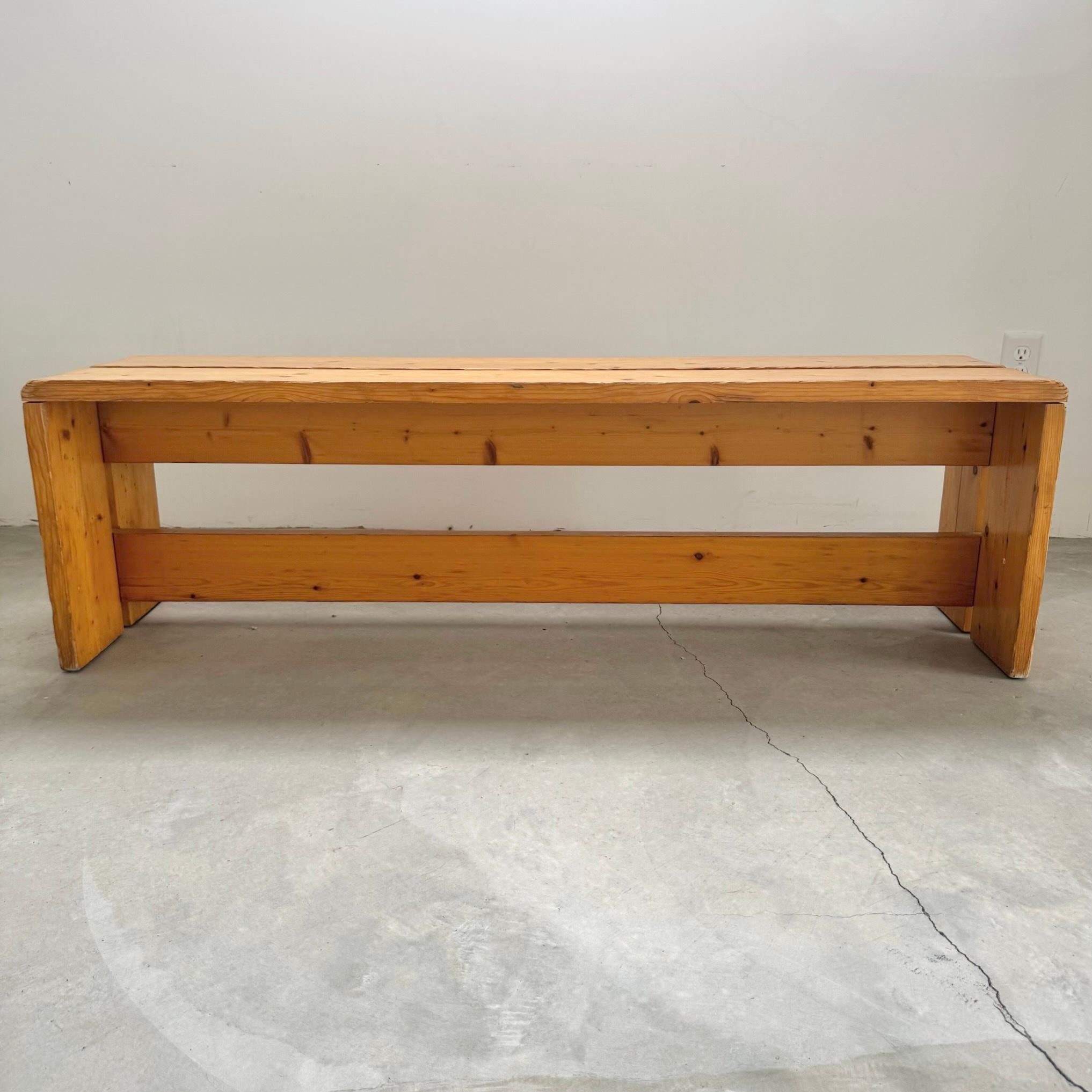 Charlotte Perriand Kiefernholzbank für Les Arcs, Frankreich, 1970er Jahre (Ende des 20. Jahrhunderts) im Angebot