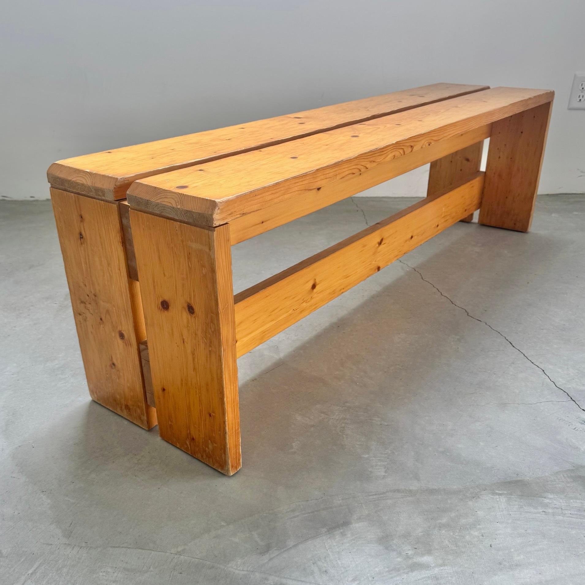 Charlotte Perriand Kiefernholzbank für Les Arcs, Frankreich, 1970er Jahre im Angebot 1