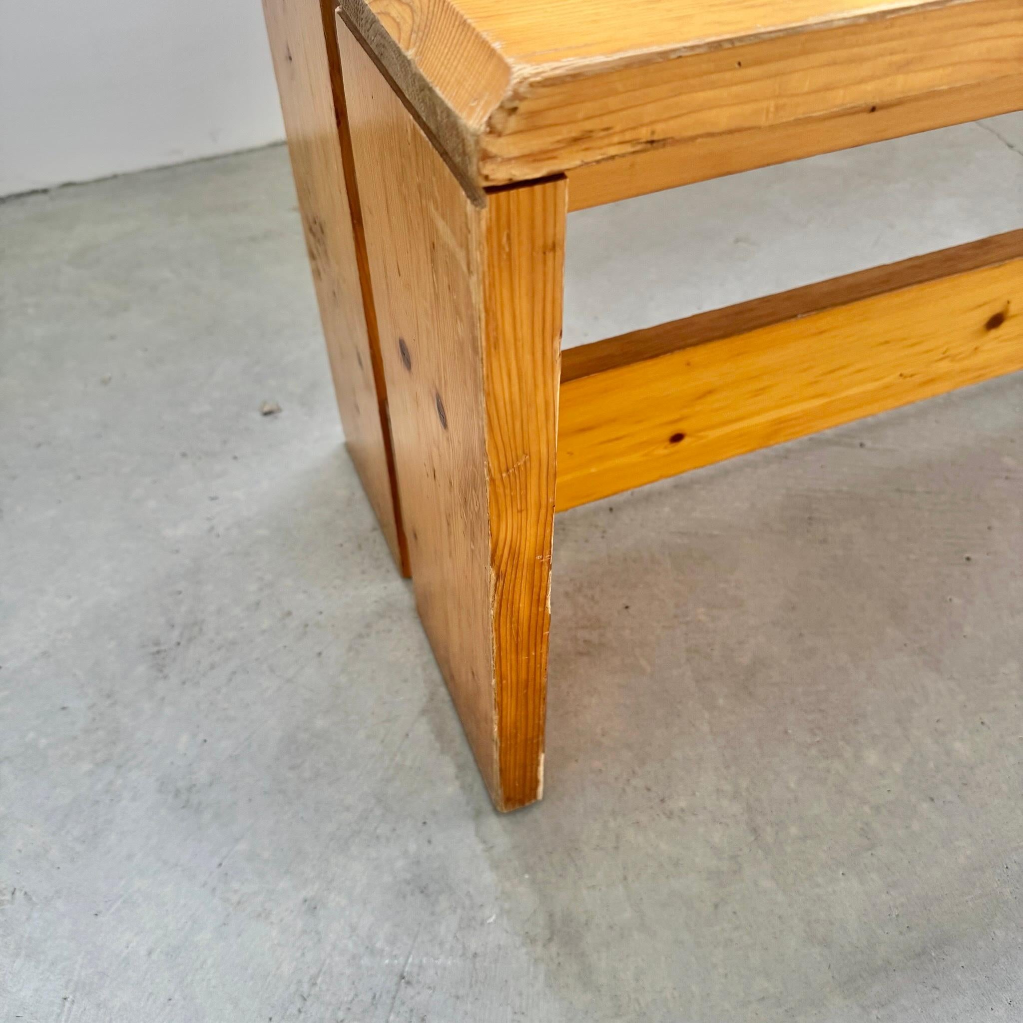 Charlotte Perriand Kiefernholzbank für Les Arcs, Frankreich, 1970er Jahre im Angebot 3