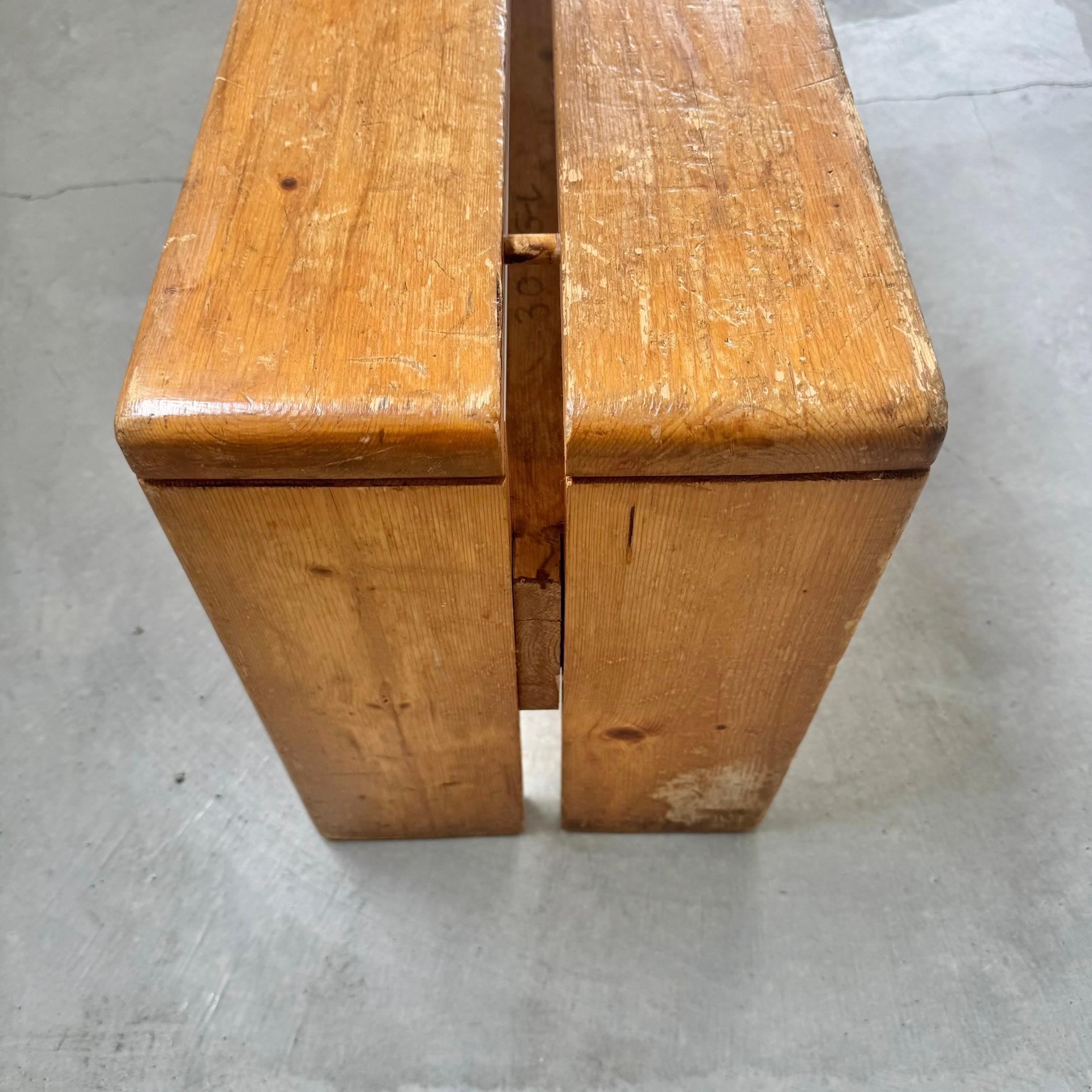 Banco de pino Charlotte Perriand para Les Arcs, años 70 Francia en venta 3