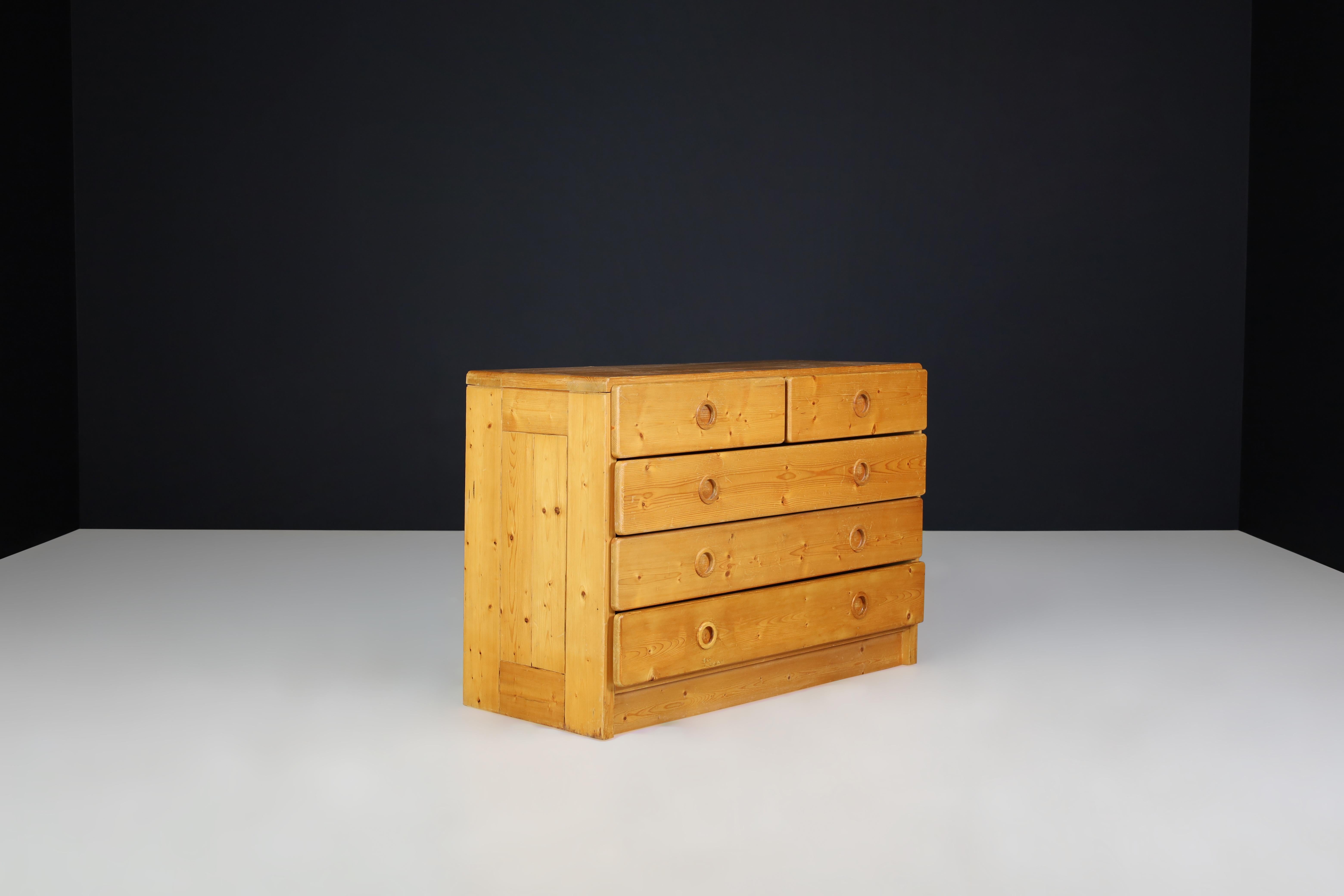 Charlotte Perriand Chest of Drawers for Les Arcs, France 1960s

This is a description of a pine chest of drawers that was designed by Charlotte Perriand for Les Arcs in the 1960s. The chest features five pull-out drawers and is made of solid pine.
