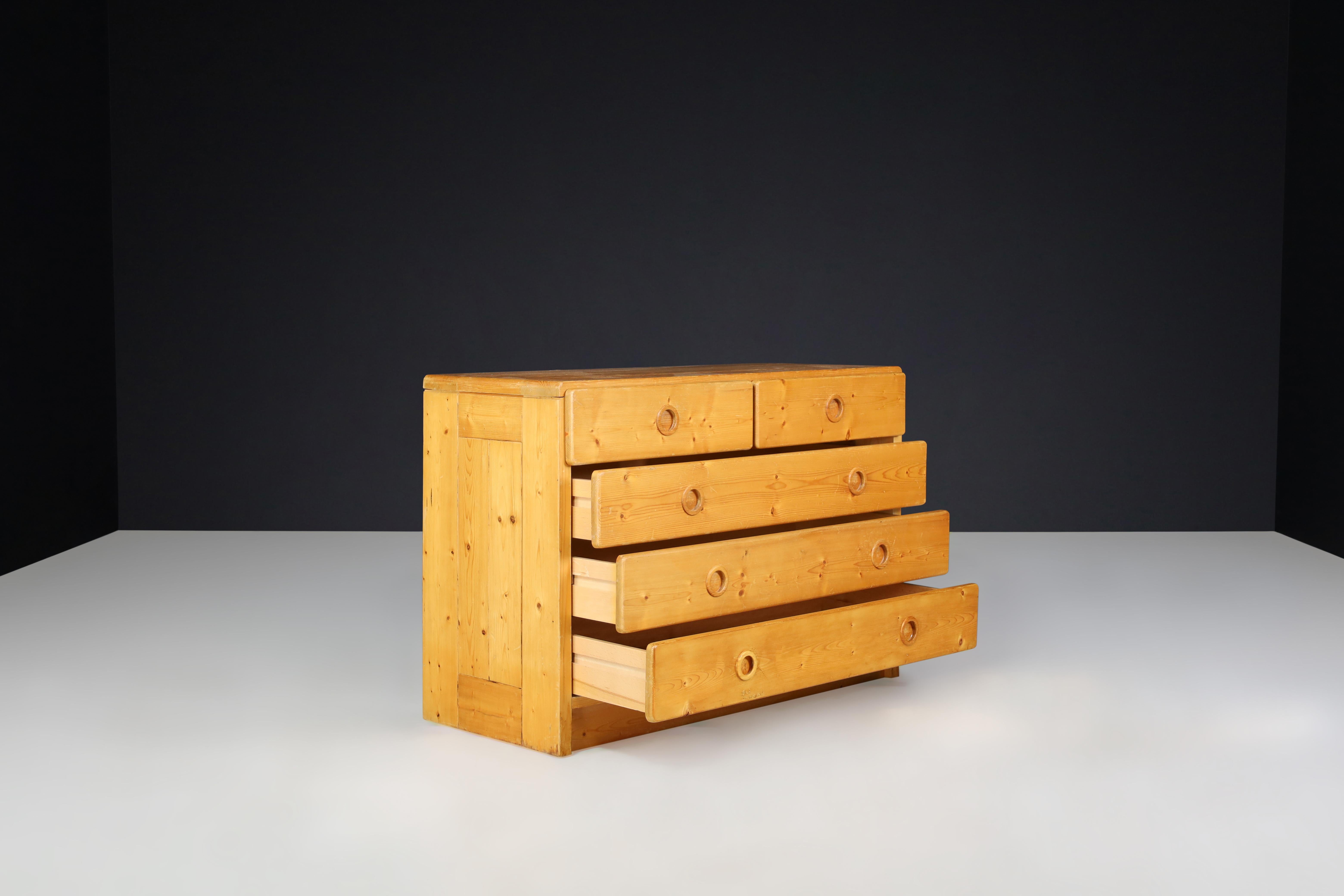 Mid-Century Modern Charlotte Perriand Pine Chest of Drawers for Les Arcs, France 1960s   For Sale