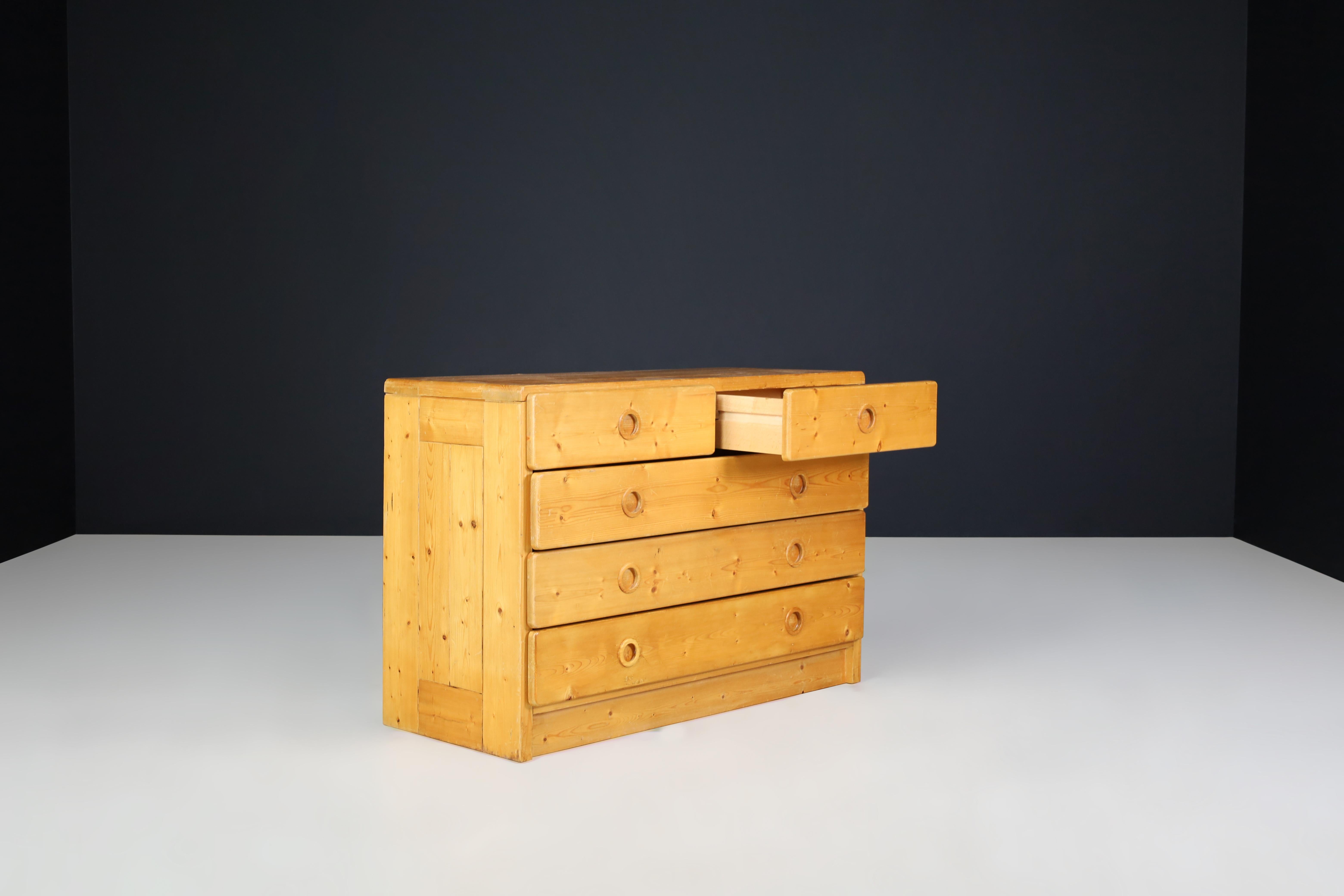 French Charlotte Perriand Pine Chest of Drawers for Les Arcs, France 1960s   For Sale