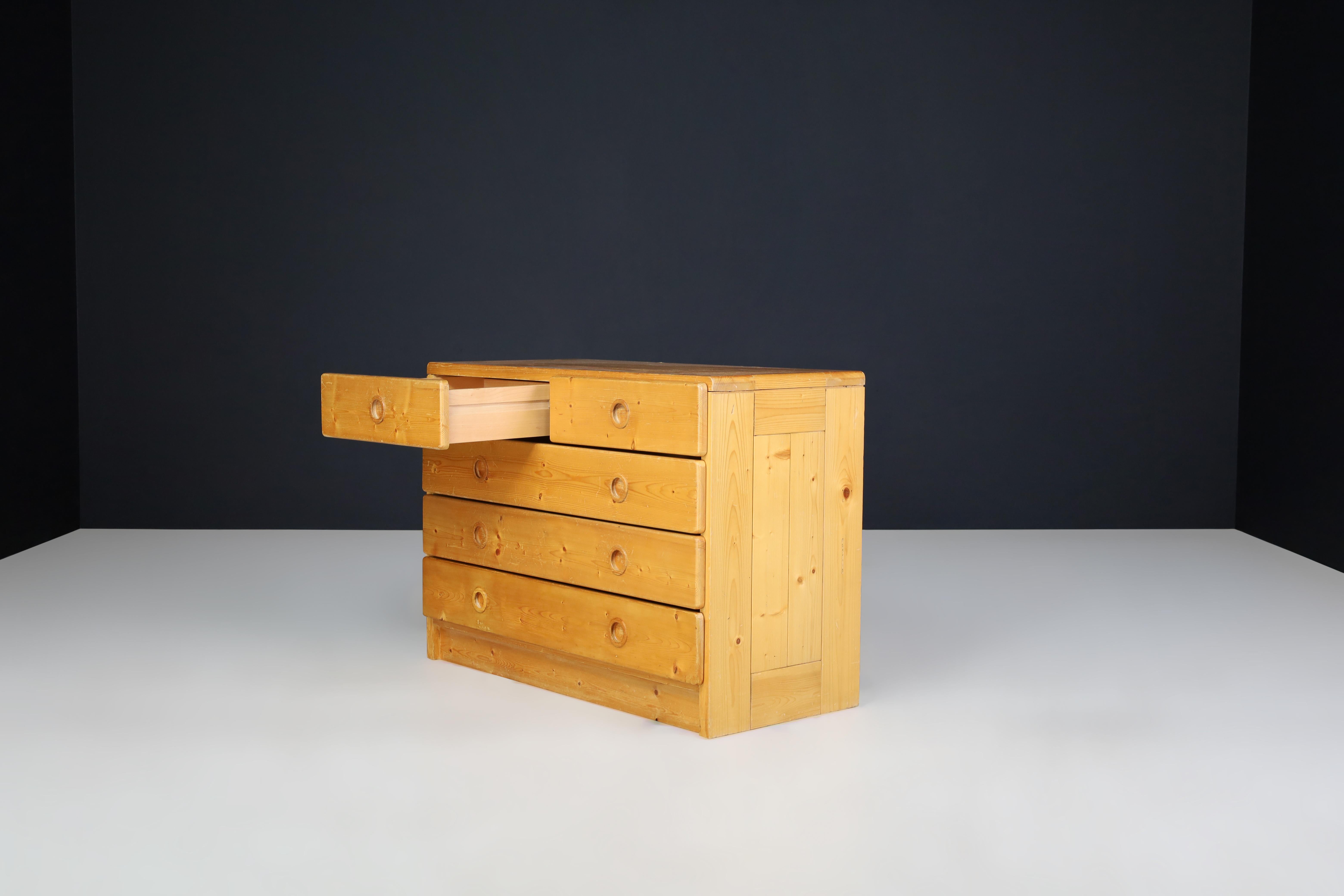 Charlotte Perriand Pine Chest of Drawers for Les Arcs, France 1960s   For Sale 1