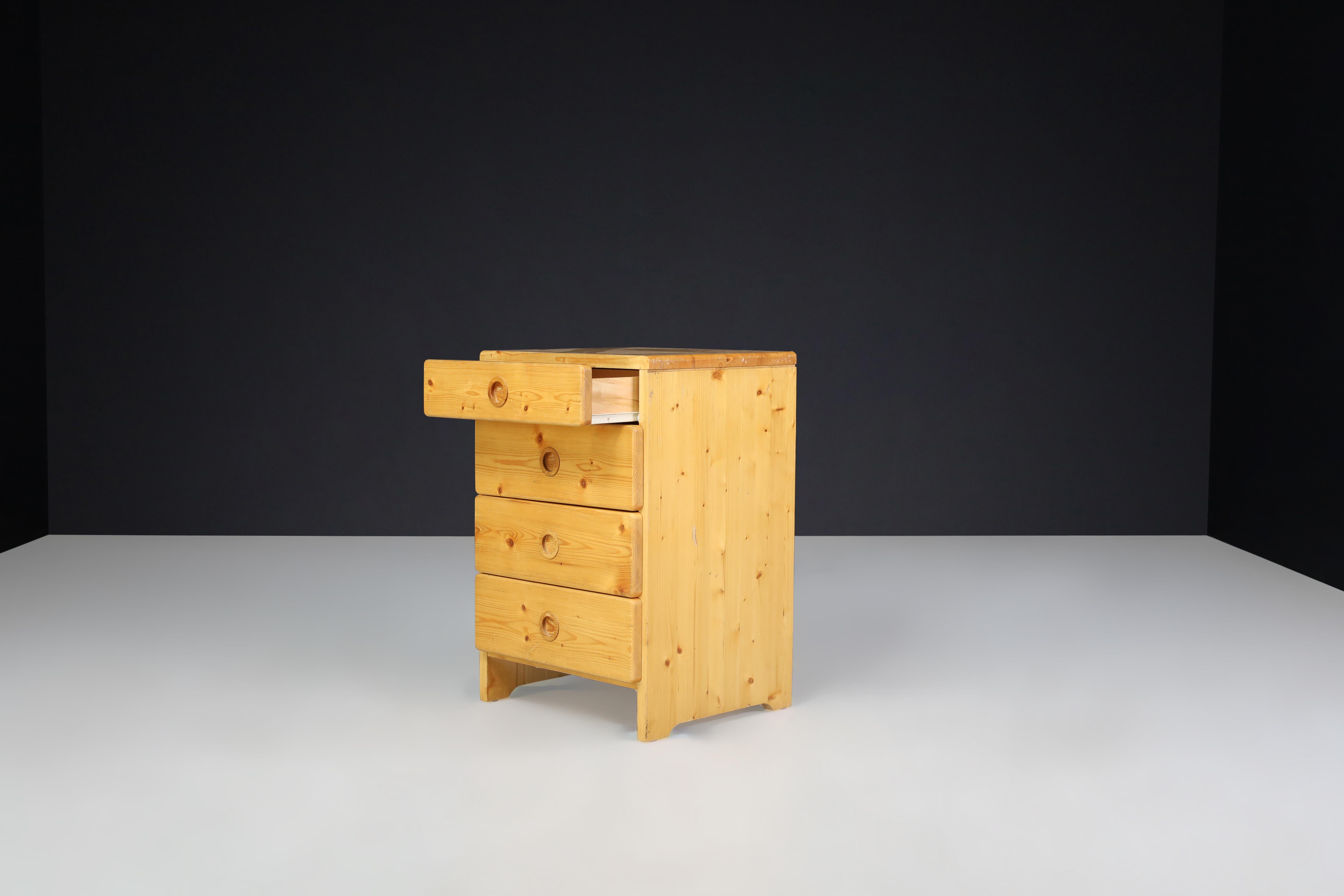 Charlotte Perriand Pine Chest of Drawers for Les Arcs, France 1960s   For Sale 3