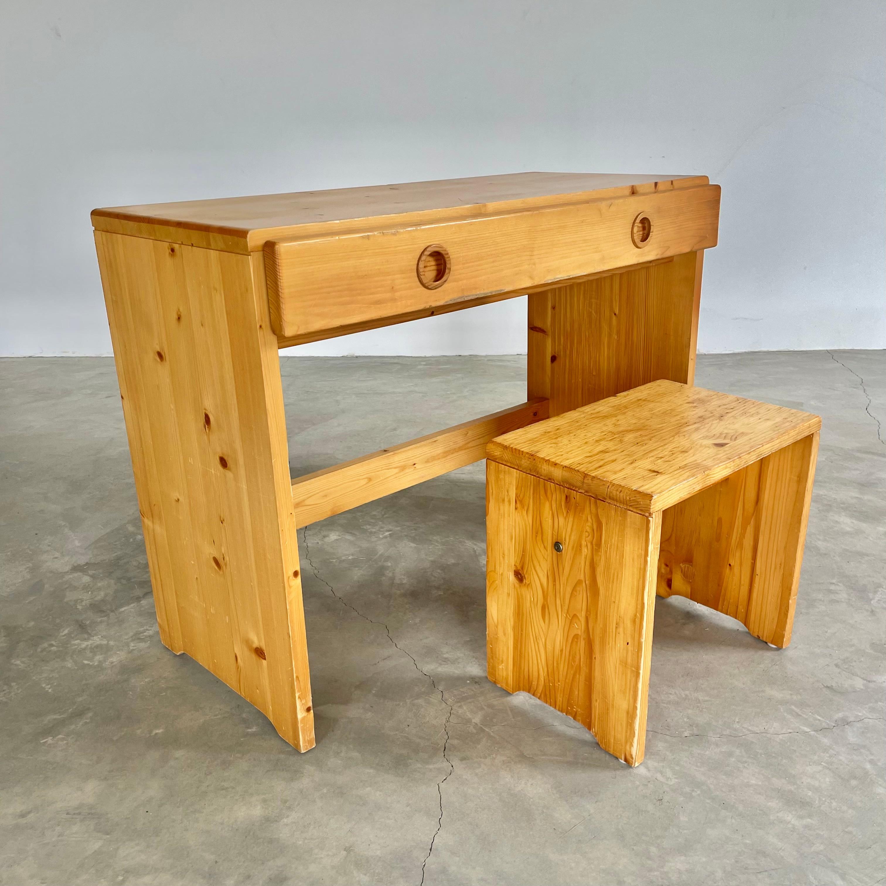 Charlotte Perriand Pine Desk for Les Arcs with Matching Stool, 1960s France For Sale 1