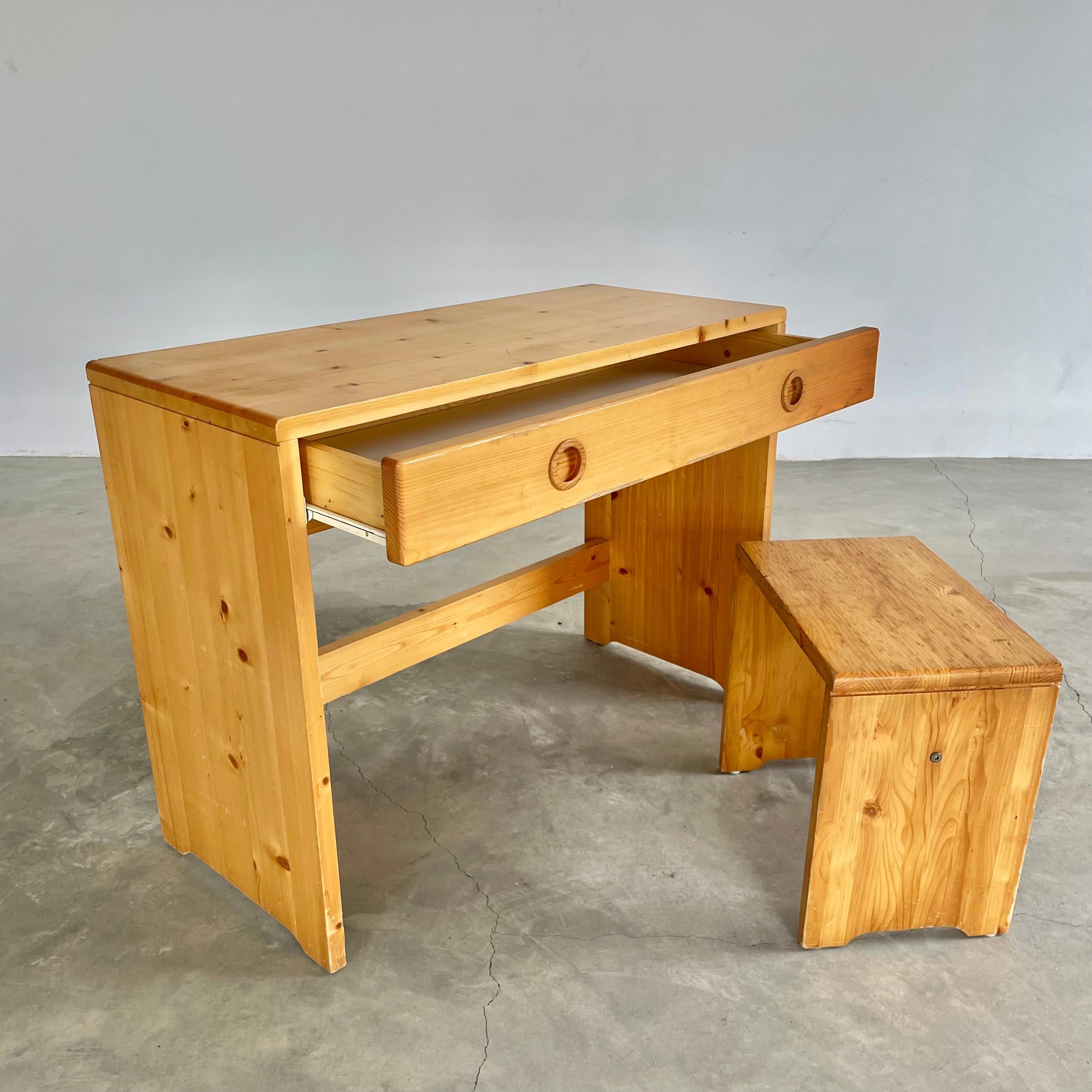 Charlotte Perriand Pine Desk for Les Arcs with Matching Stool, 1960s France For Sale 2