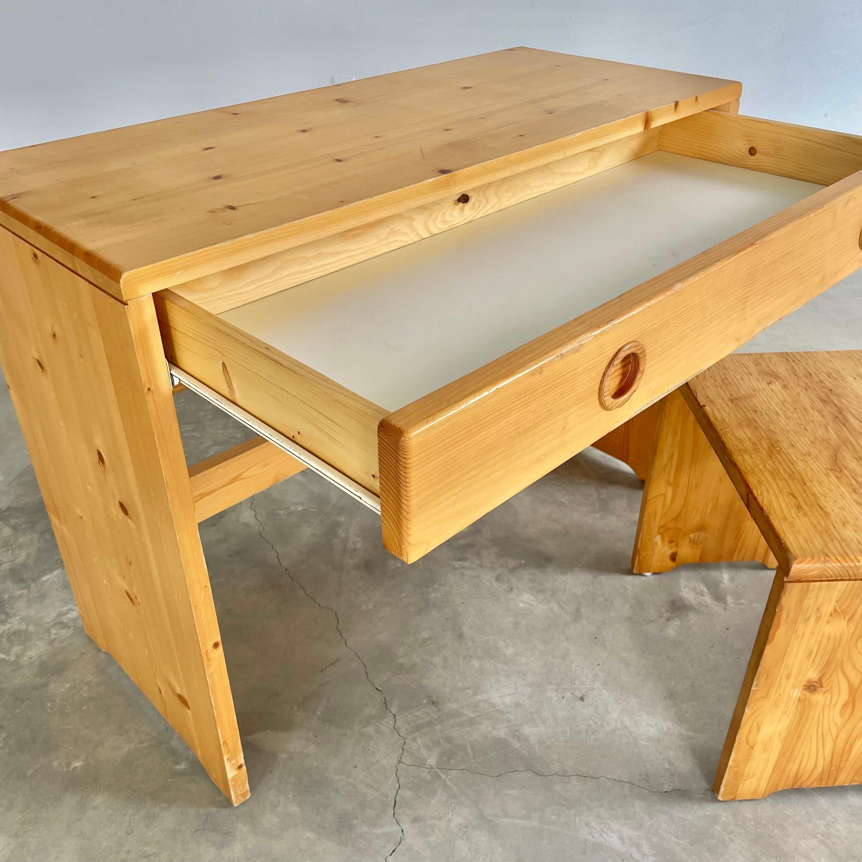 Charlotte Perriand Pine Desk for Les Arcs with Matching Stool, 1960s France For Sale 3