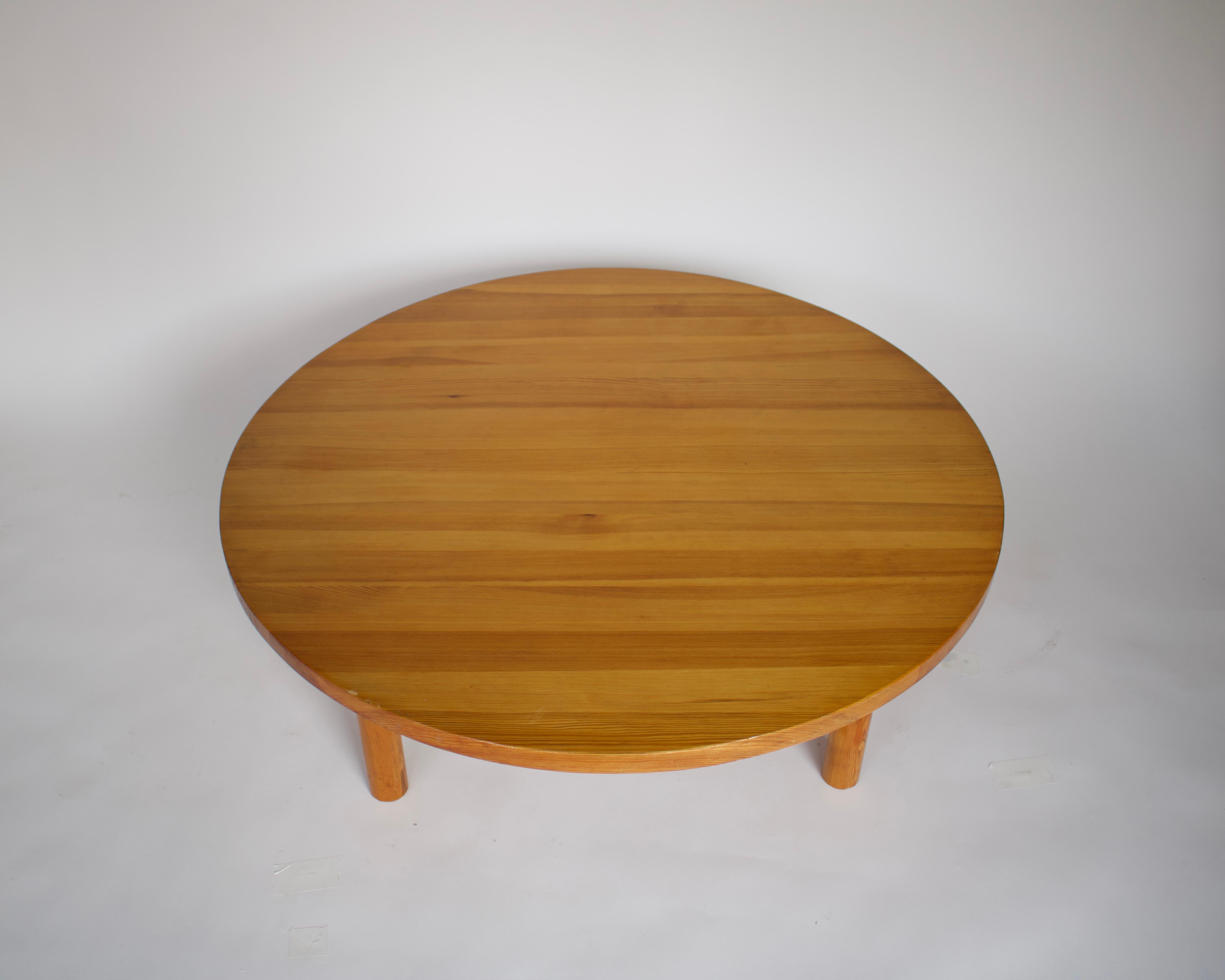 Mid-20th Century French Round Coffee Table in Pine Attributed to Charlotte Perriand  