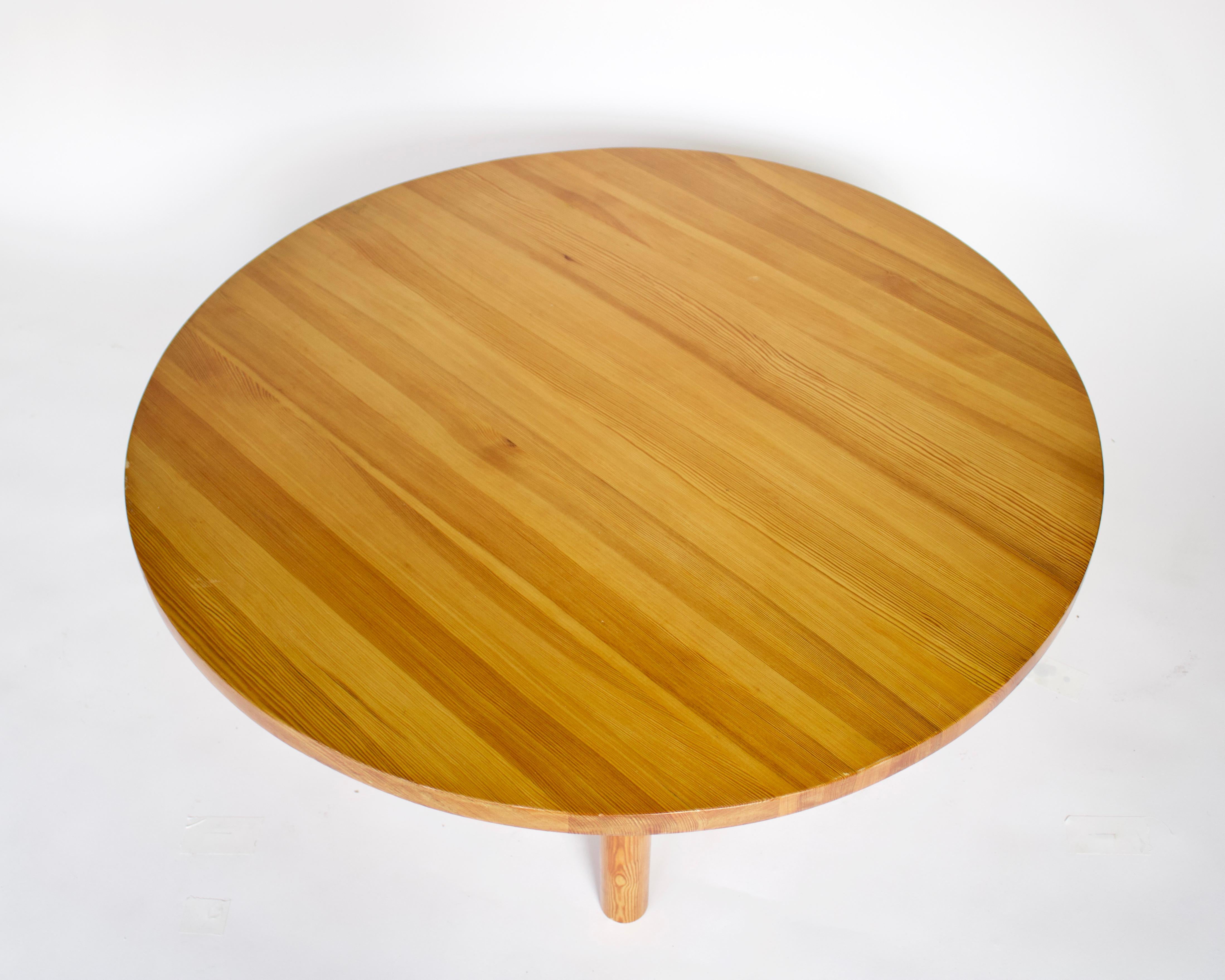 French Round Coffee Table in Pine Attributed to Charlotte Perriand   1