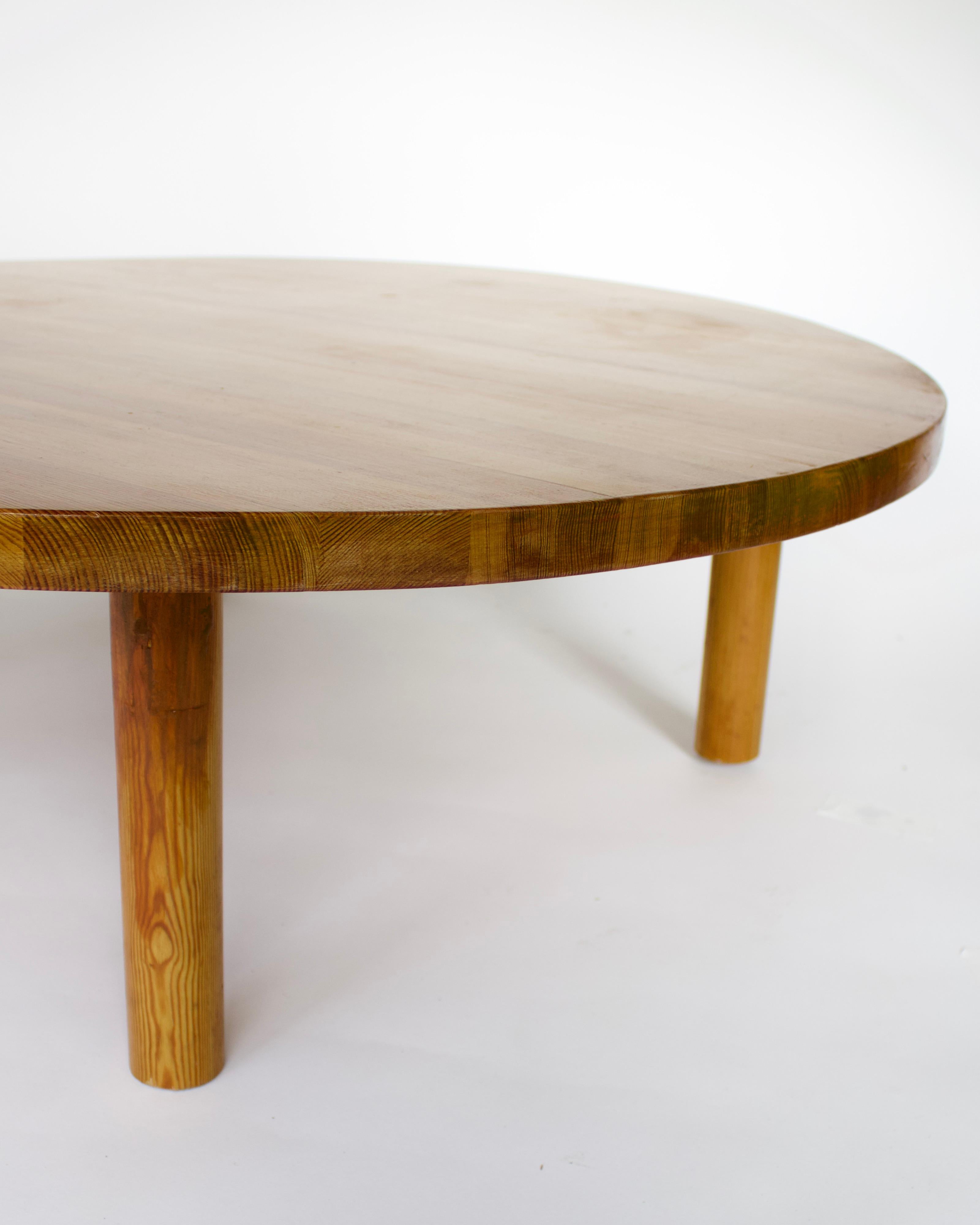 French Round Coffee Table in Pine Attributed to Charlotte Perriand   4