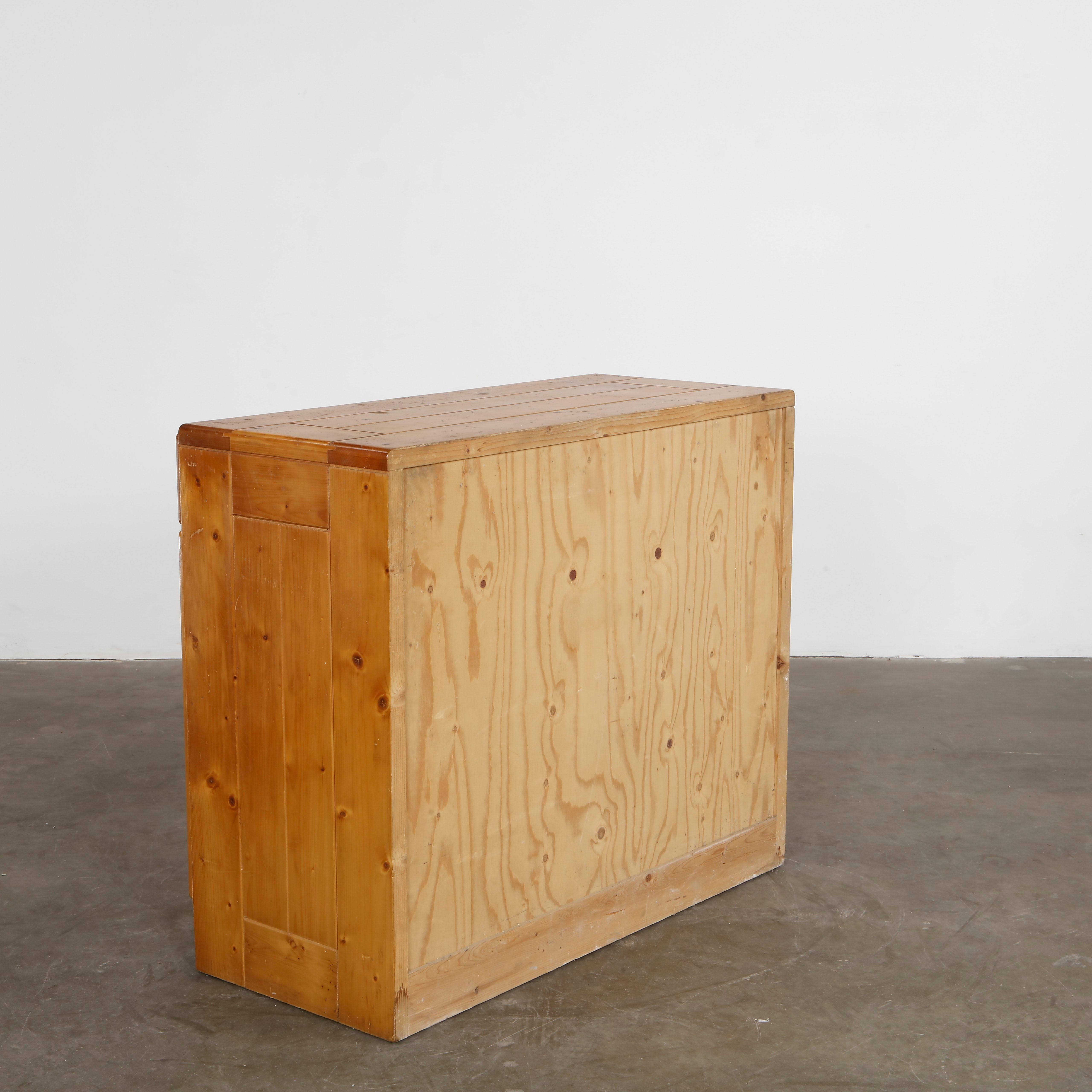 Charlotte Perriand, Pine Sideboard for Les Arcs 1600, 1960s For Sale 2