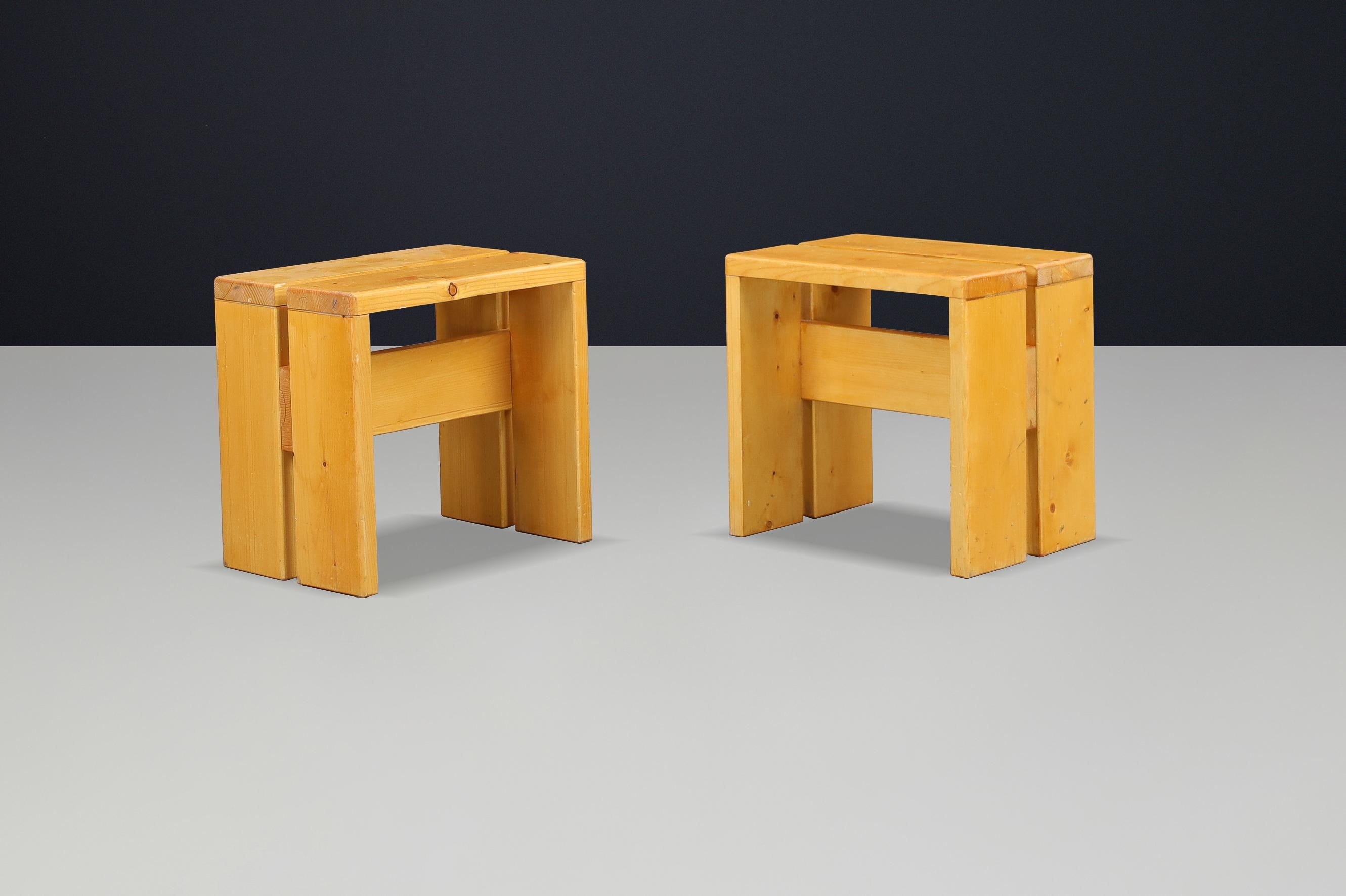 Charlotte Perriand Hocker aus Kiefernholz für das Skigebiet Les Arcs, Frankreich, 1960er Jahre 2 verfügbar im Angebot 8