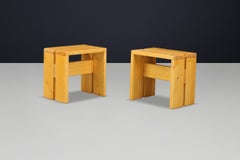 Sgabello in pino di Charlotte Perriand per la stazione sciistica di Les Arcs, Francia, 1960 2 Disponibile