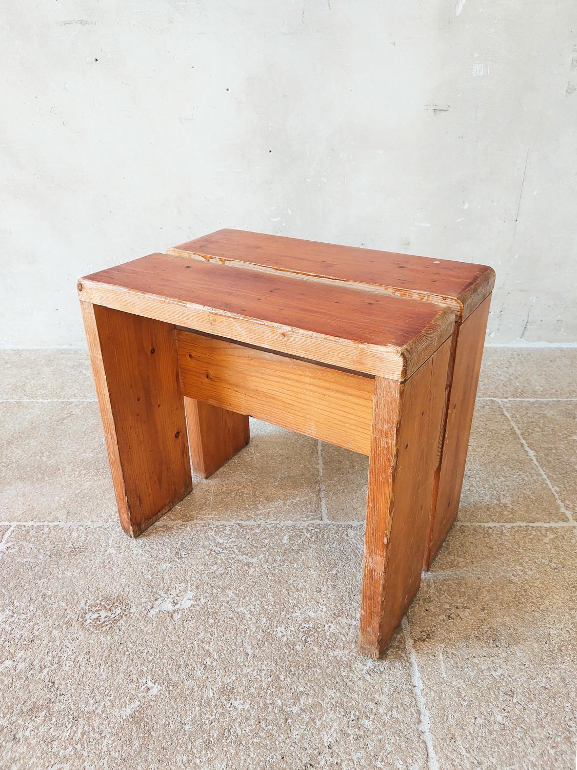 Mid-Century Modern Charlotte Perriand Pine Wood Stool for Les Arcs, 1960s For Sale