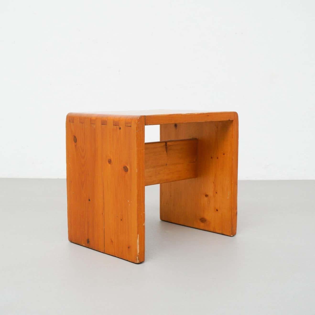 Stool designed by Charlotte Perriand for Les Arcs ski Resort, circa 1960, manufactured in France.
Pinewood.

In nice condition, with wear consistent with age and use, preserving a beautiful patina.

Charlotte Perriand (1903-1999). She was born in
