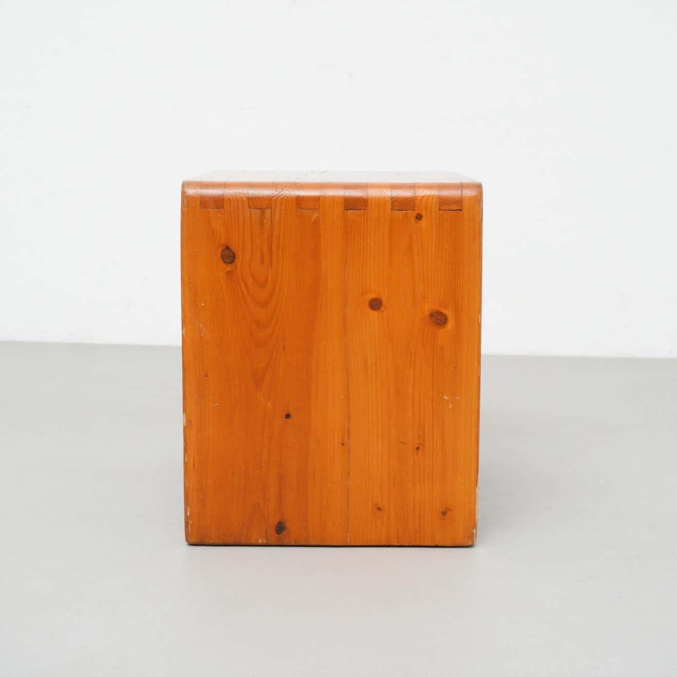 Mid-Century Modern Tabouret en bois de pin Charlotte Perriand pour Les Arcs en vente