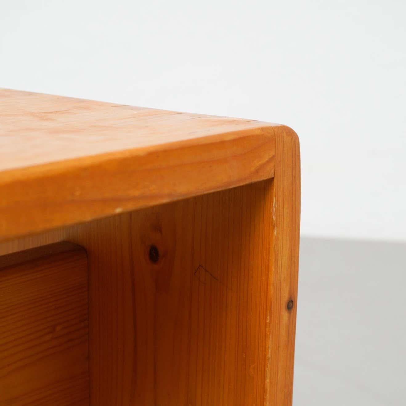 Charlotte Perriand Pine Wood Stool for Les Arcs In Good Condition For Sale In Barcelona, Barcelona