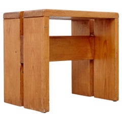 Charlotte Perriand Taburete de madera de pino para Les Arcs