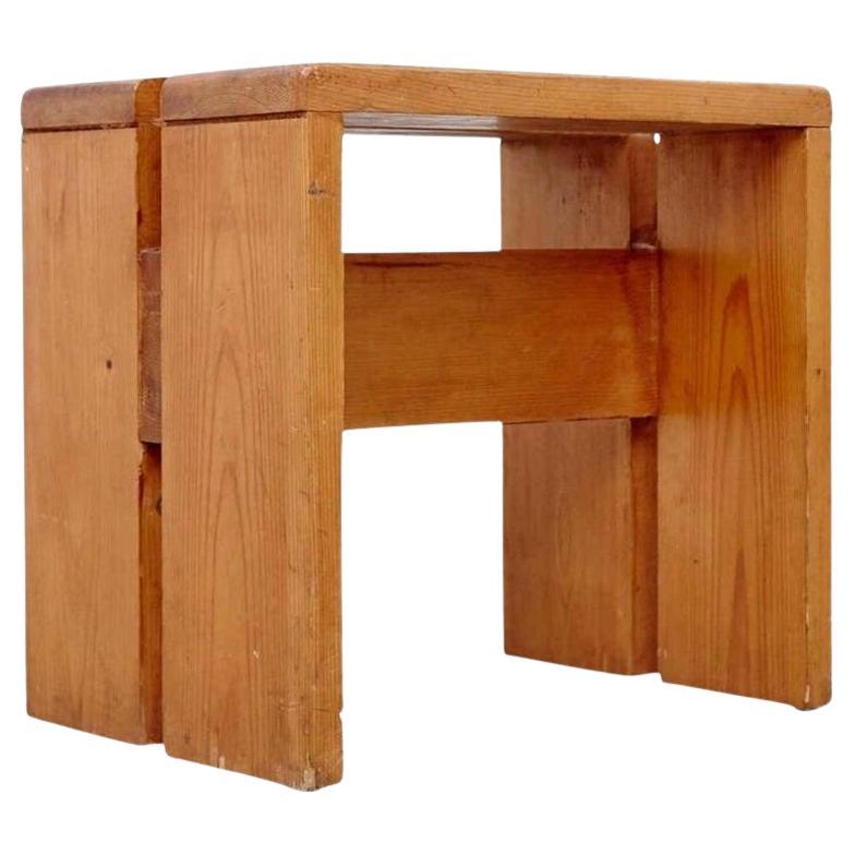 Sgabello in legno di pino Charlotte Perriand, metà del secolo scorso, CIRCA 1960