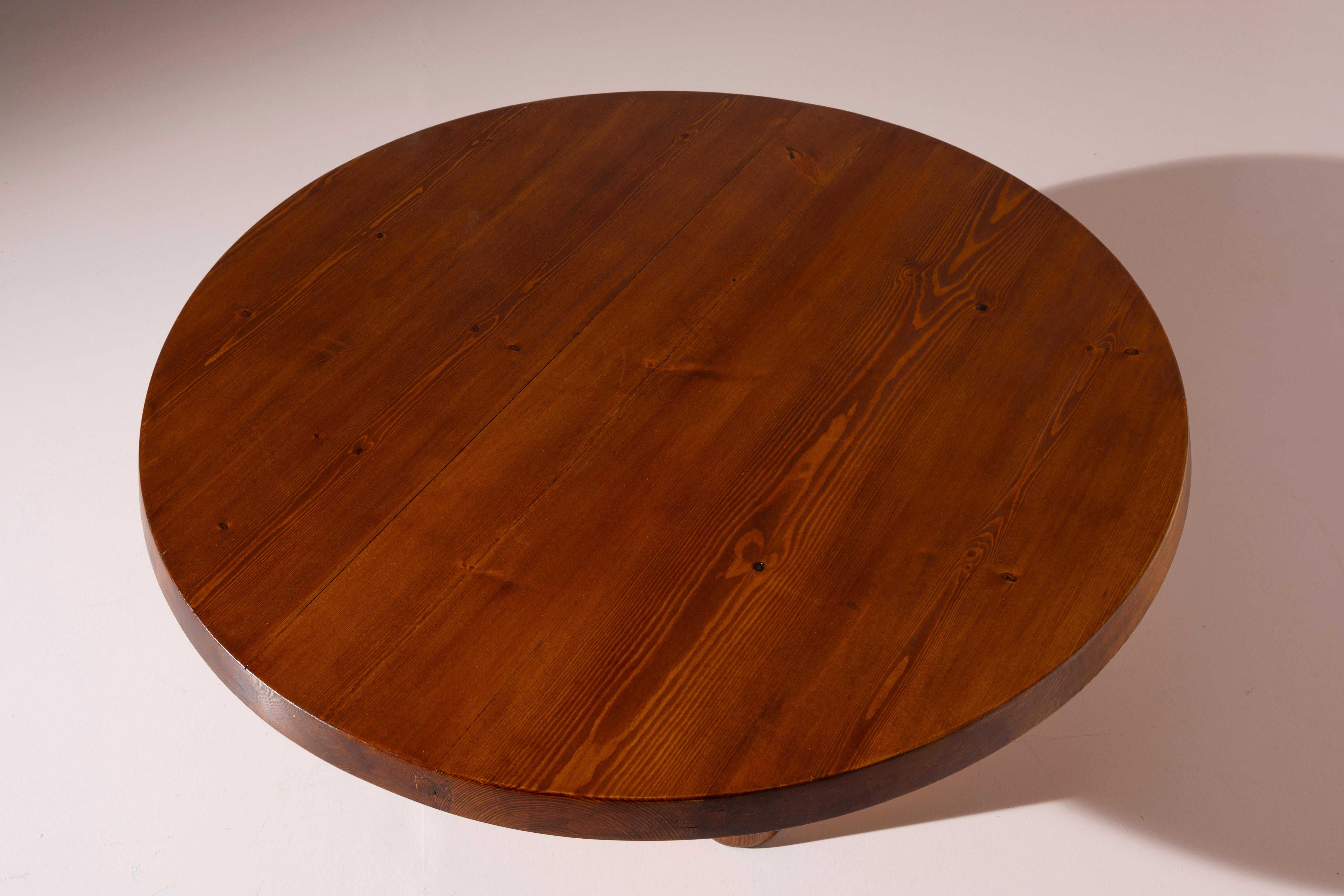 Charlotte Perriand pinewood coffee table, France, late 1960s In Good Condition For Sale In Chiavari, Liguria
