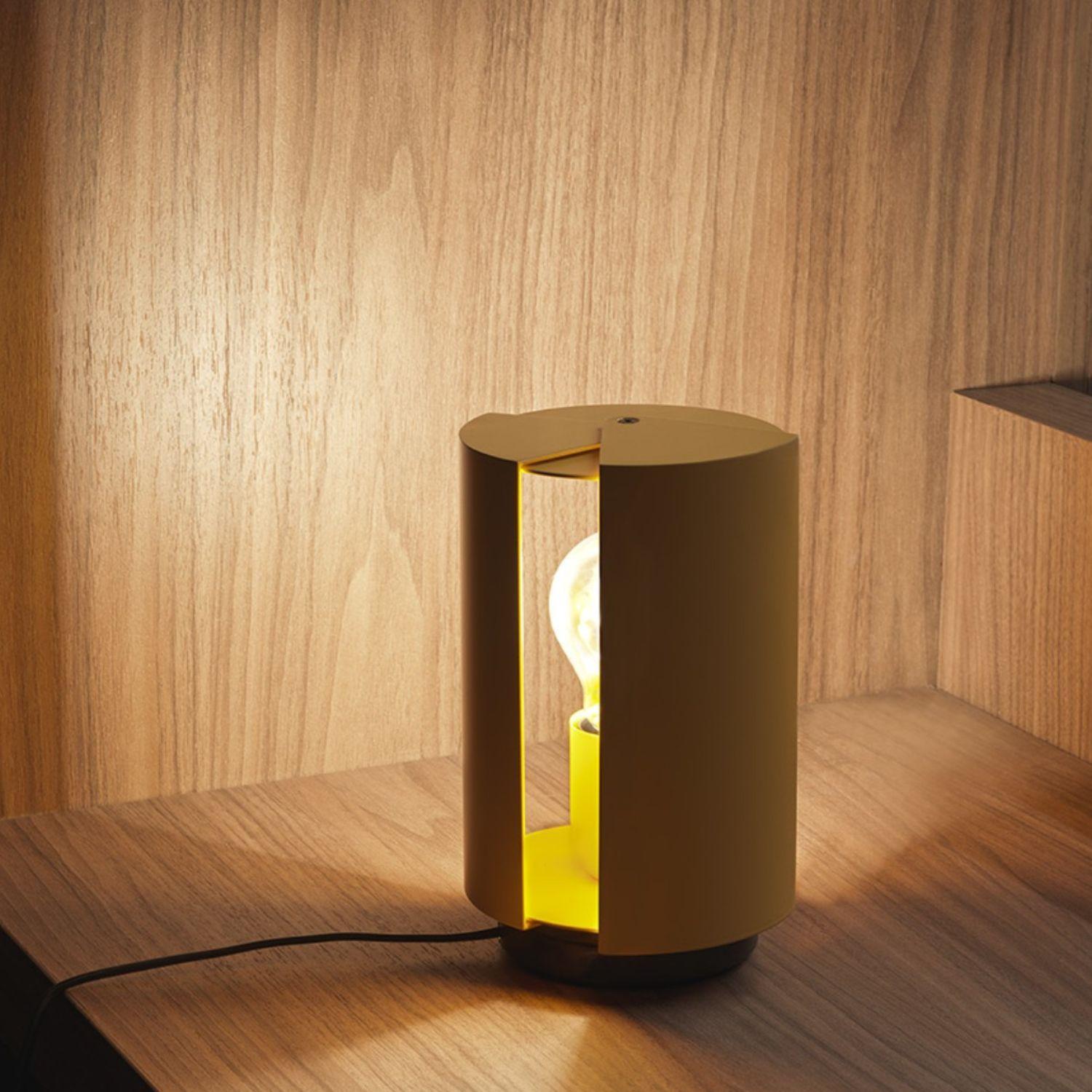 Mid-Century Modern Charlotte Perriand 'Pivotante À Poser' Table Lamp in Yellow for Nemo For Sale