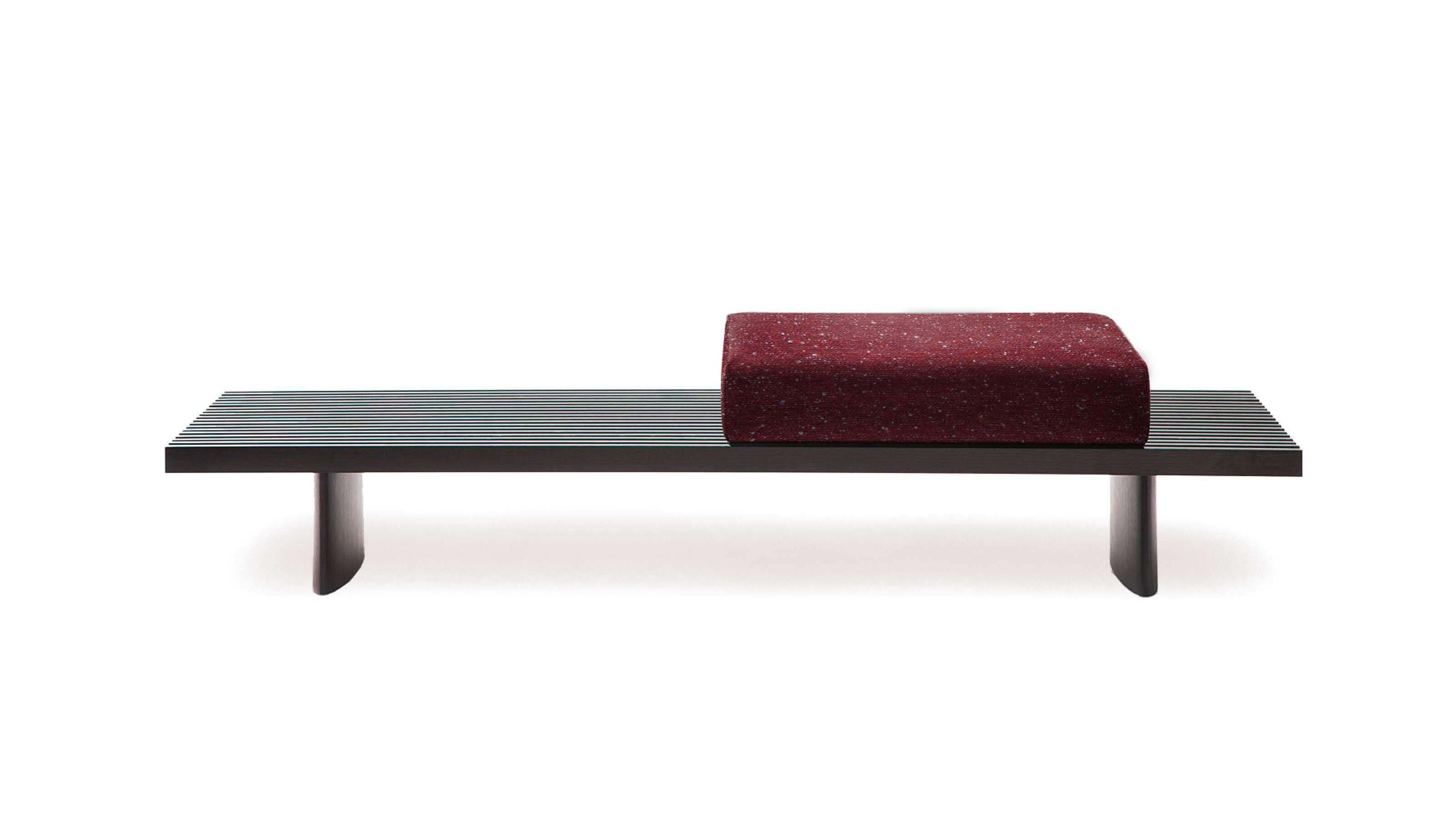Charlotte Perriand Canapé Refolo pour Cassina

Imaginé à Tokyo en 1953 par Charlotte Perriand et toujours remarquablement pertinent aujourd'hui, ce système modulaire peut être utilisé comme table basse, banc ou - avec des coussins - comme