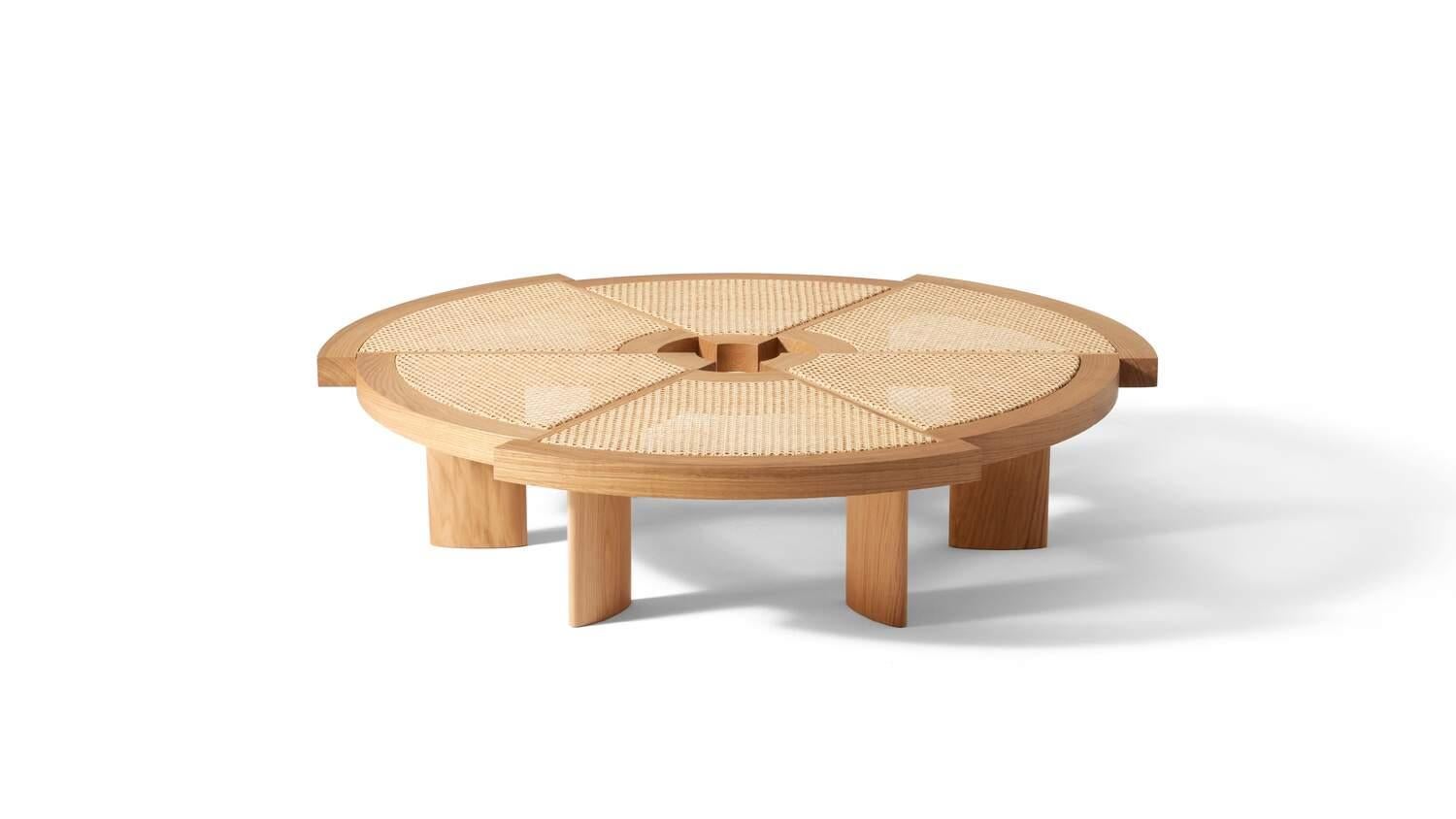 Charlotte Perriand Tavolino Rio per Cassina 

Lo storico tavolo basso di design Rio combina una bellezza fuori dal comune e la massima funzionalità in una struttura asimmetrica che, nel tempo, ha dimostrato di essere una vera e propria opera d'arte