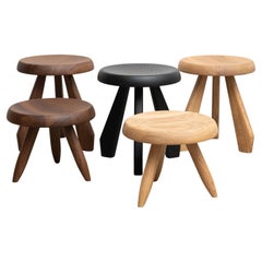 Charlotte Perriand Ensemble de cinq tabourets en bois Meribel pour Cassina