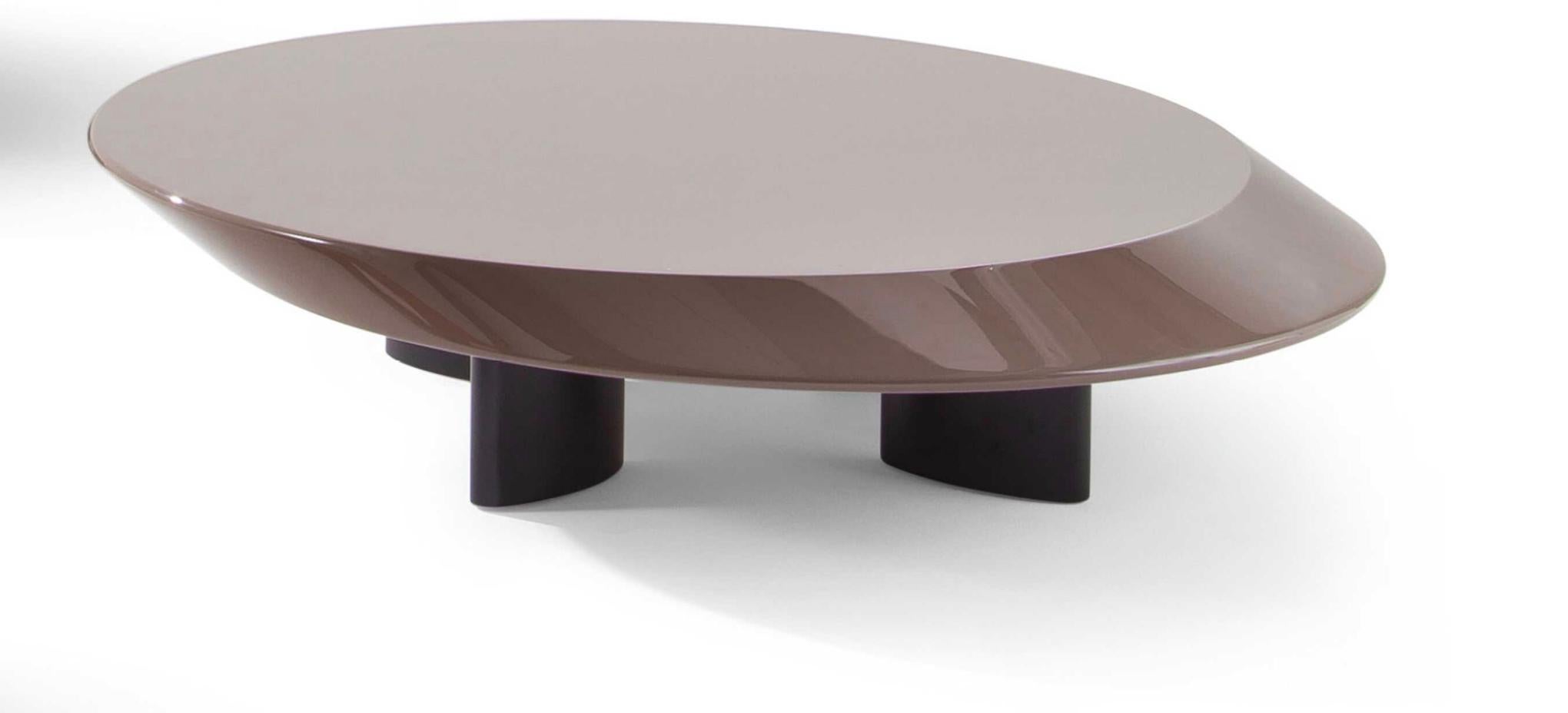 Charlotte Perriand Conjunto de tres mesas Accordo para Cassina Laca en venta