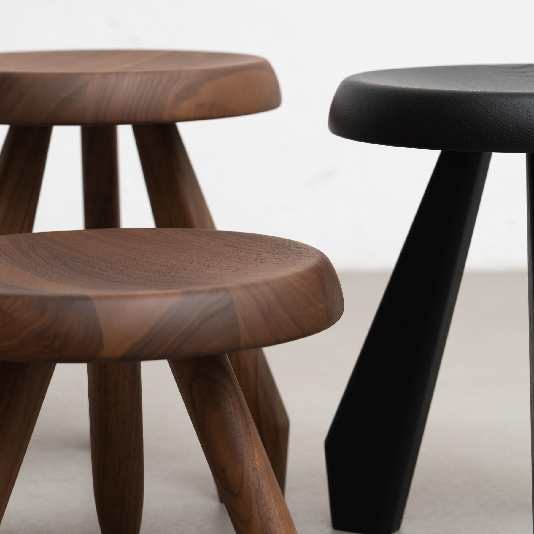 XXIe siècle et contemporain Charlotte Perriand Ensemble de trois tabourets en bois Meribel pour Cassina en vente
