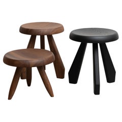 Charlotte Perriand Set di tre sgabelli in legno Meribel per Cassina