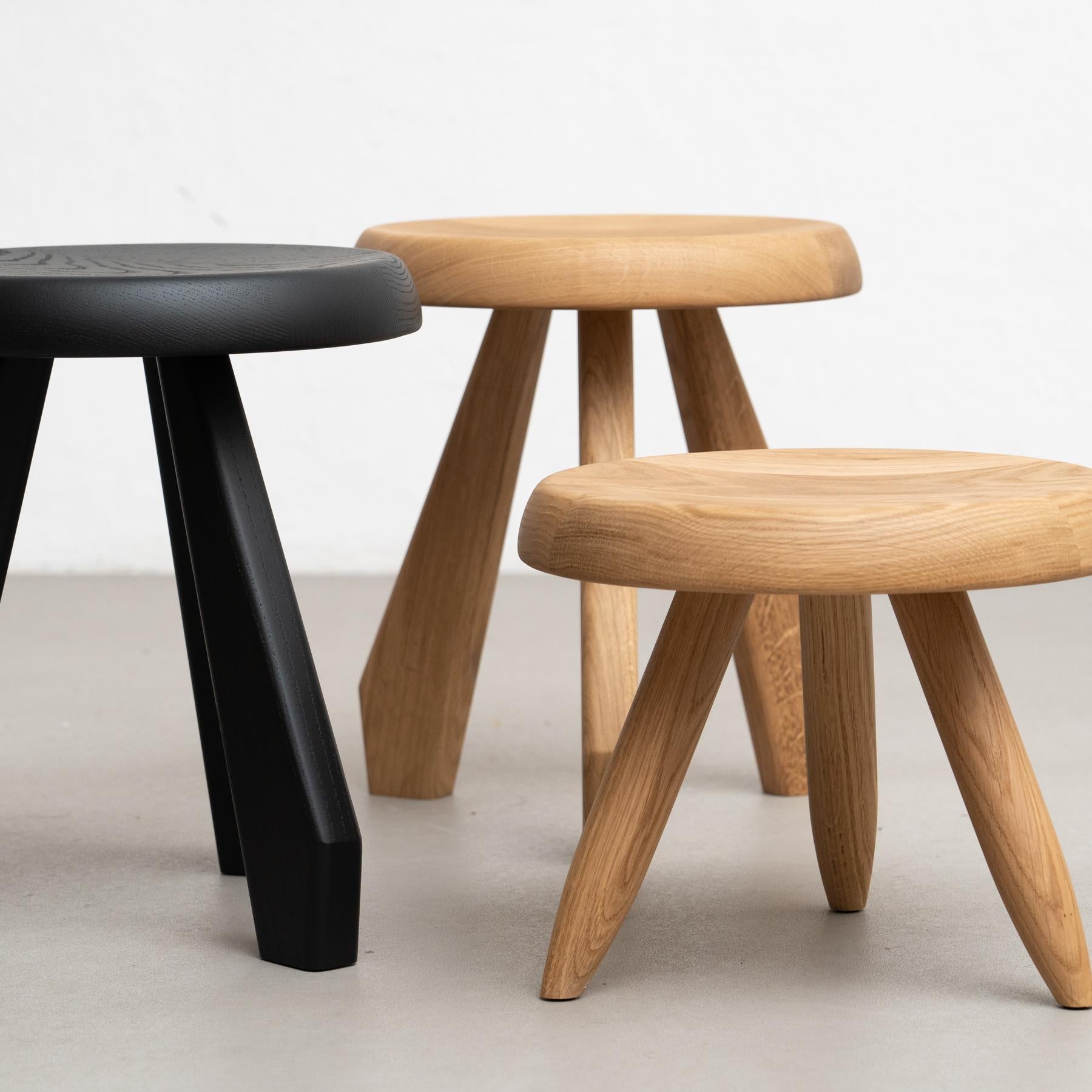 Charlotte Perriand Ensemble de trois tabourets en bois Meribel pour Cassina Neuf - En vente à Barcelona, Barcelona