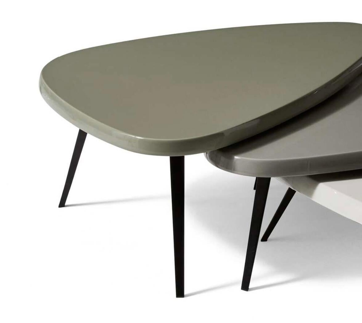 Charlotte Perriand Dreiteiliger mexikanischer niedriger mexikanischer Outdoor-Tisch für Cassina im Zustand „Neu“ im Angebot in Barcelona, Barcelona