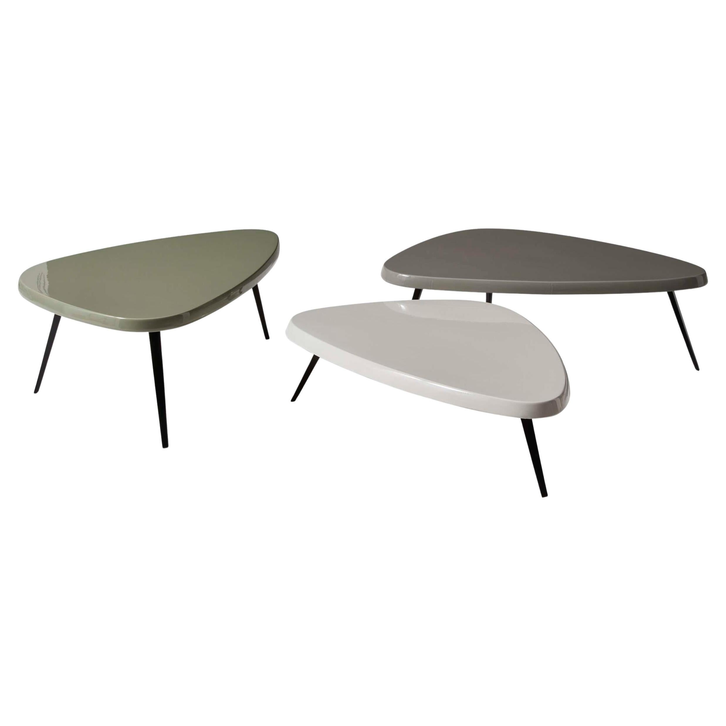 Charlotte Perriand Set di tre tavoli bassi da esterno in stile messicano per Cassina
